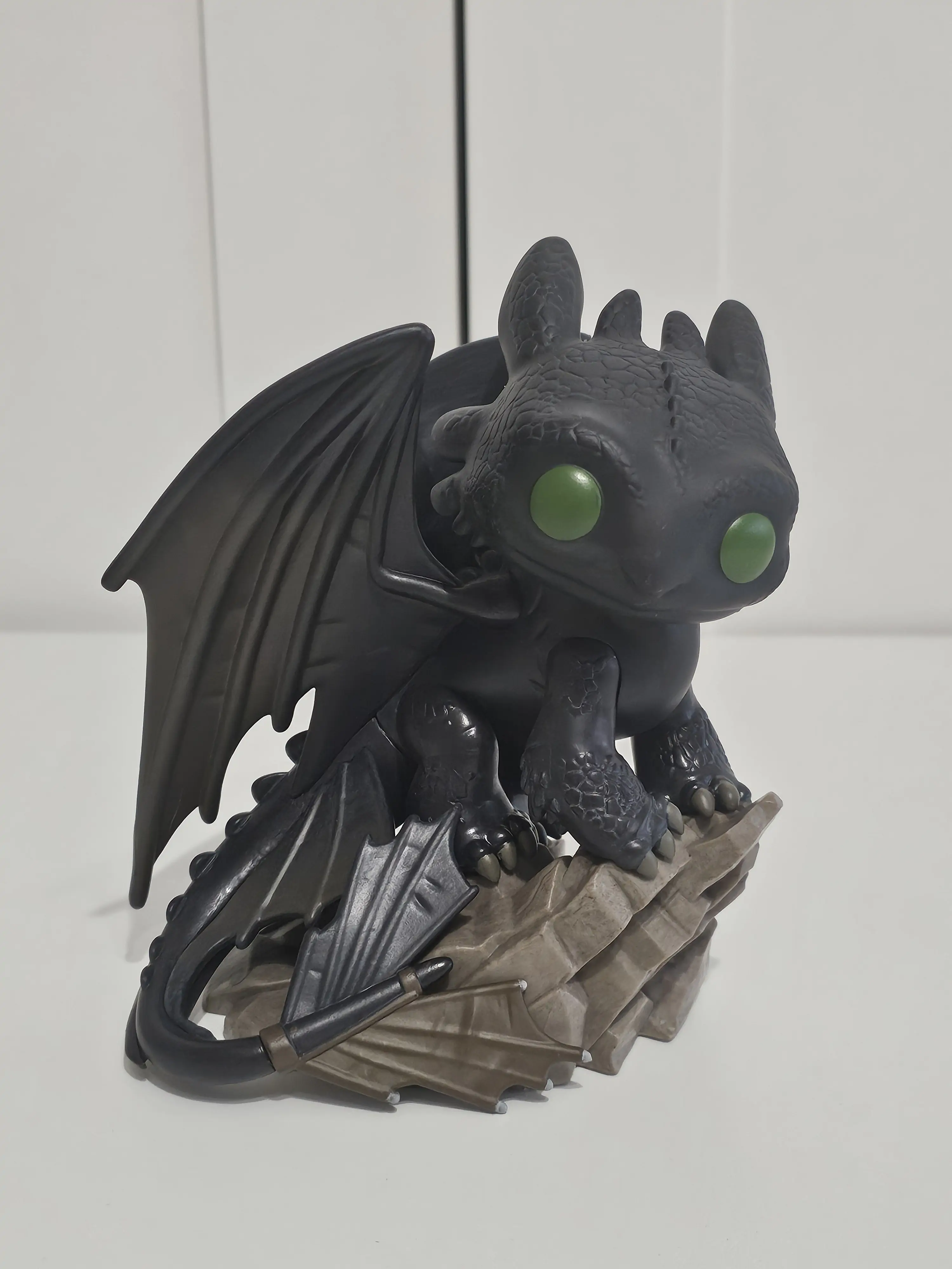 Jak wytresować smoka LAM Funko POP! Deluxe Vinyl Figure Toothless Szczerbatek 16 cm zdjęcie produktu
