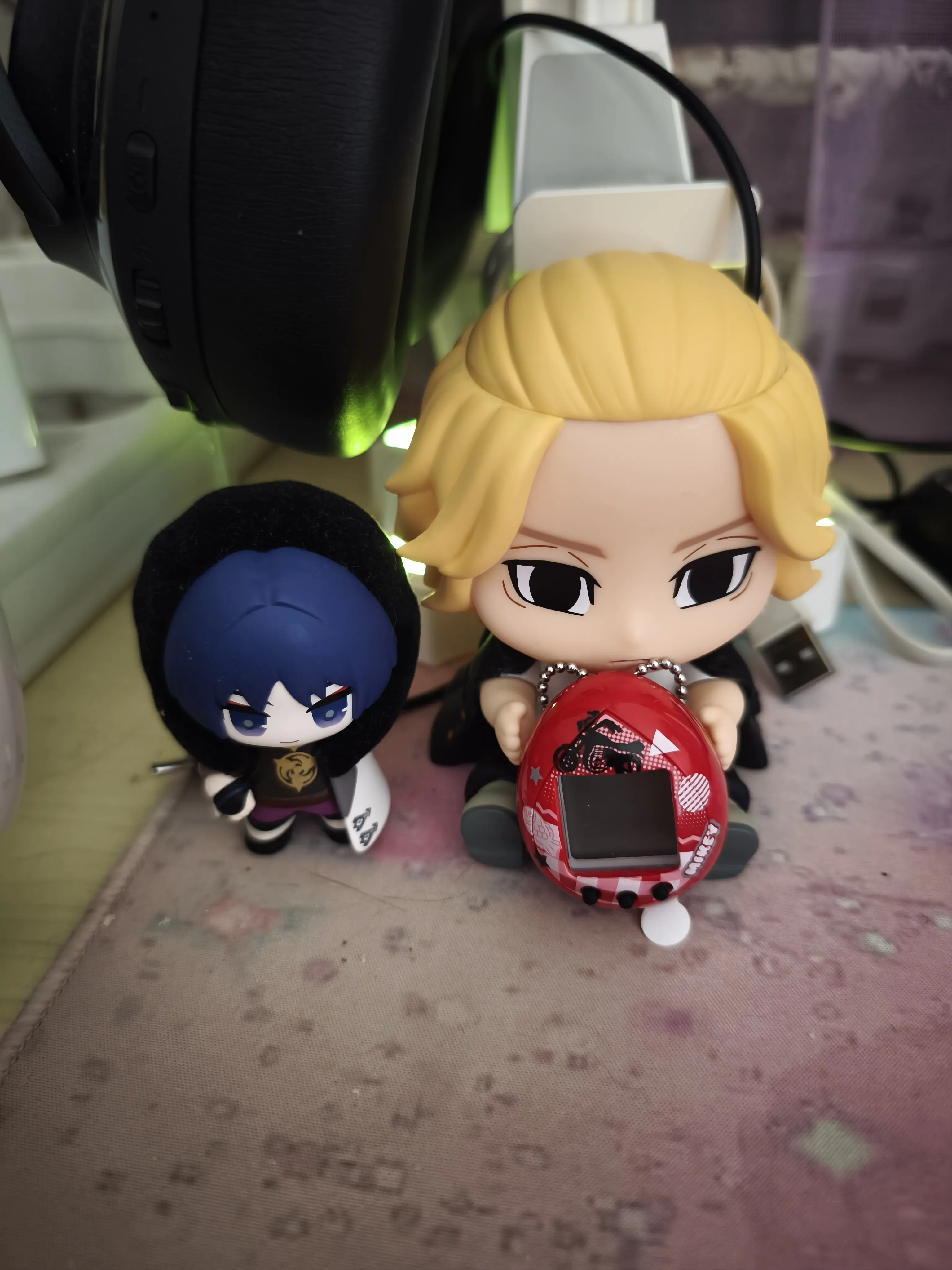 Tokyo Revengers Hugmy Tamagotchi + Figurka wspierająca Manjiro zdjęcie produktu