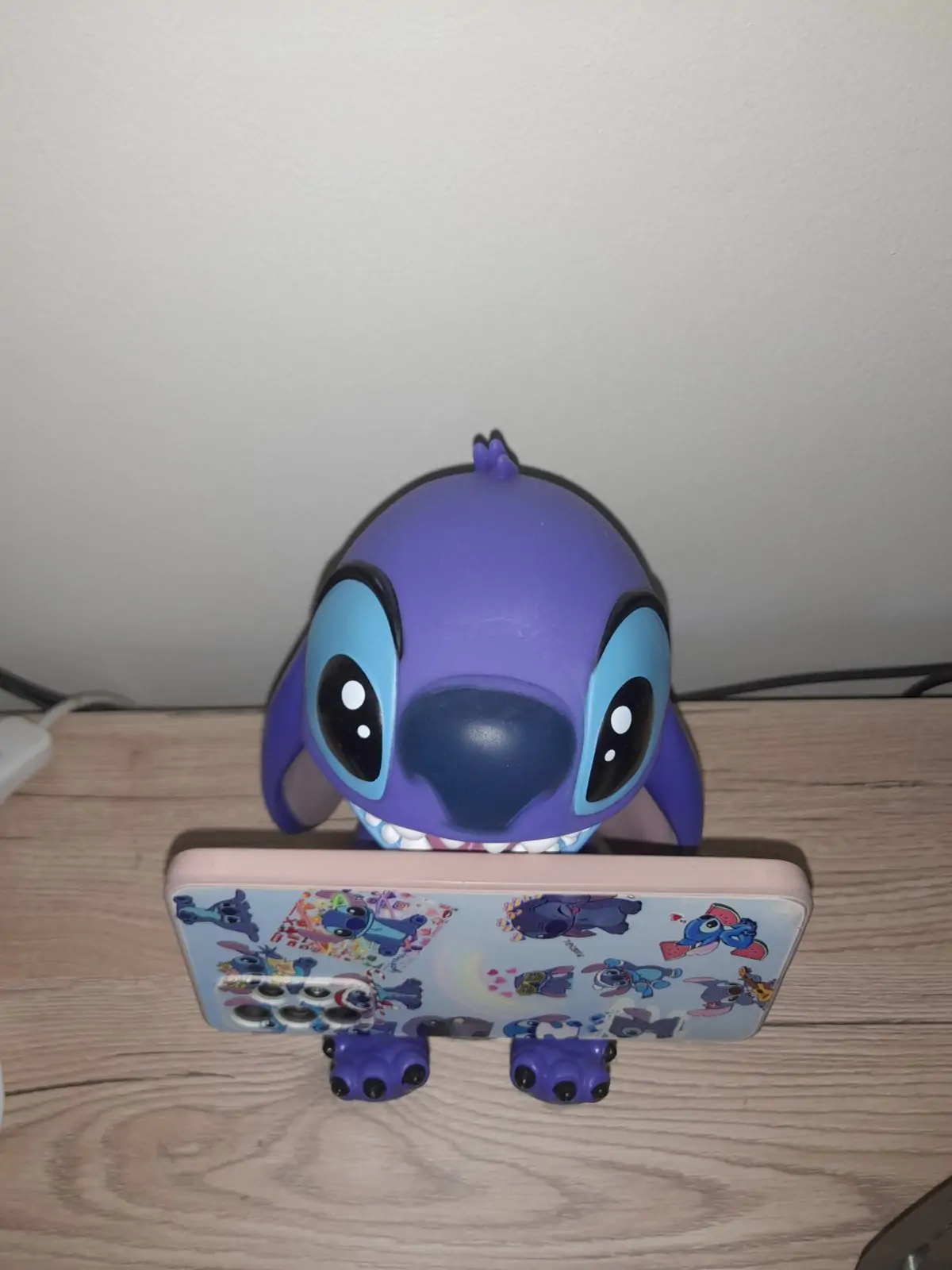 Lilo & Stitch Cable Guys Charging Stand Smiley Stitch 21 cm - Podstawka ładująca zdjęcie produktu