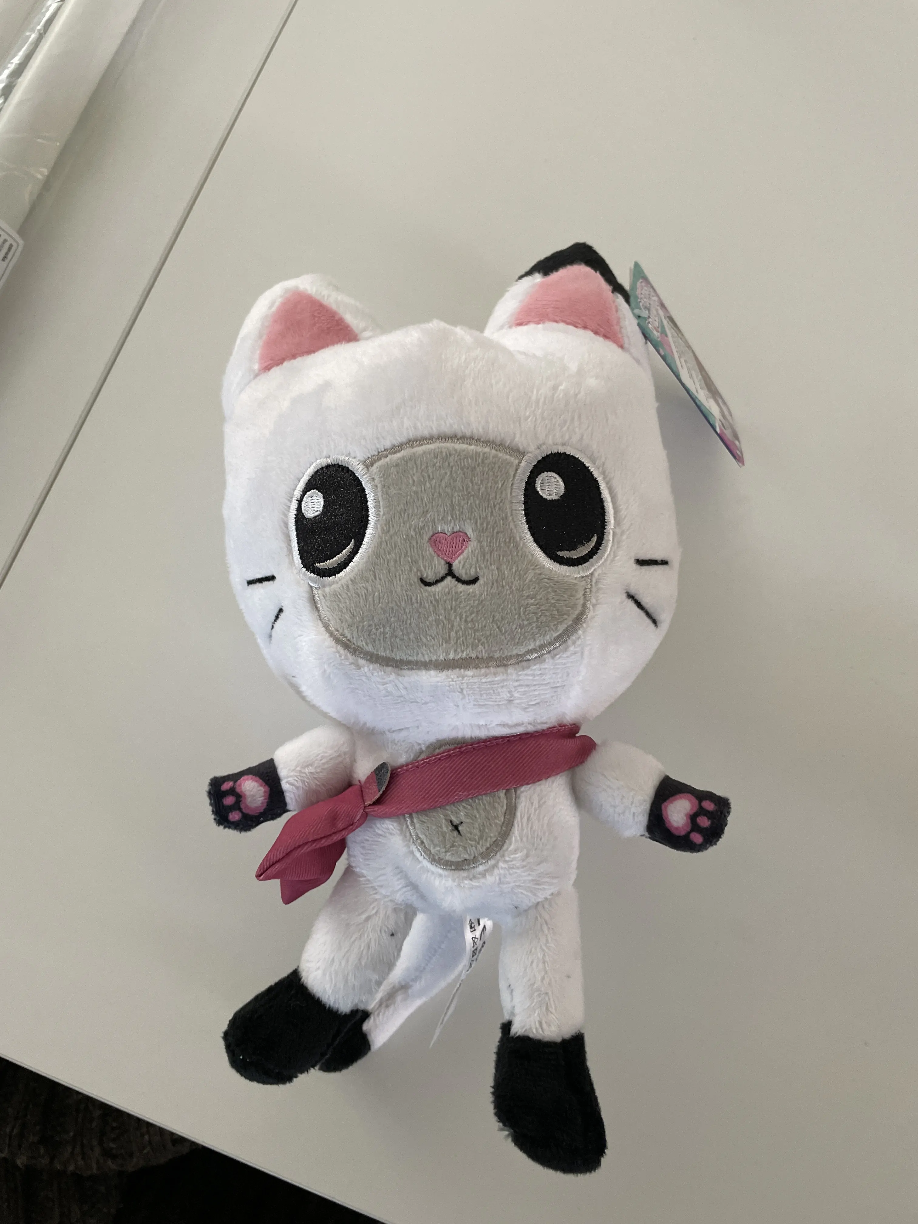 Gabbys Dollhouse Pandy Paws pluszowa zabawka 25 cm zdjęcie produktu