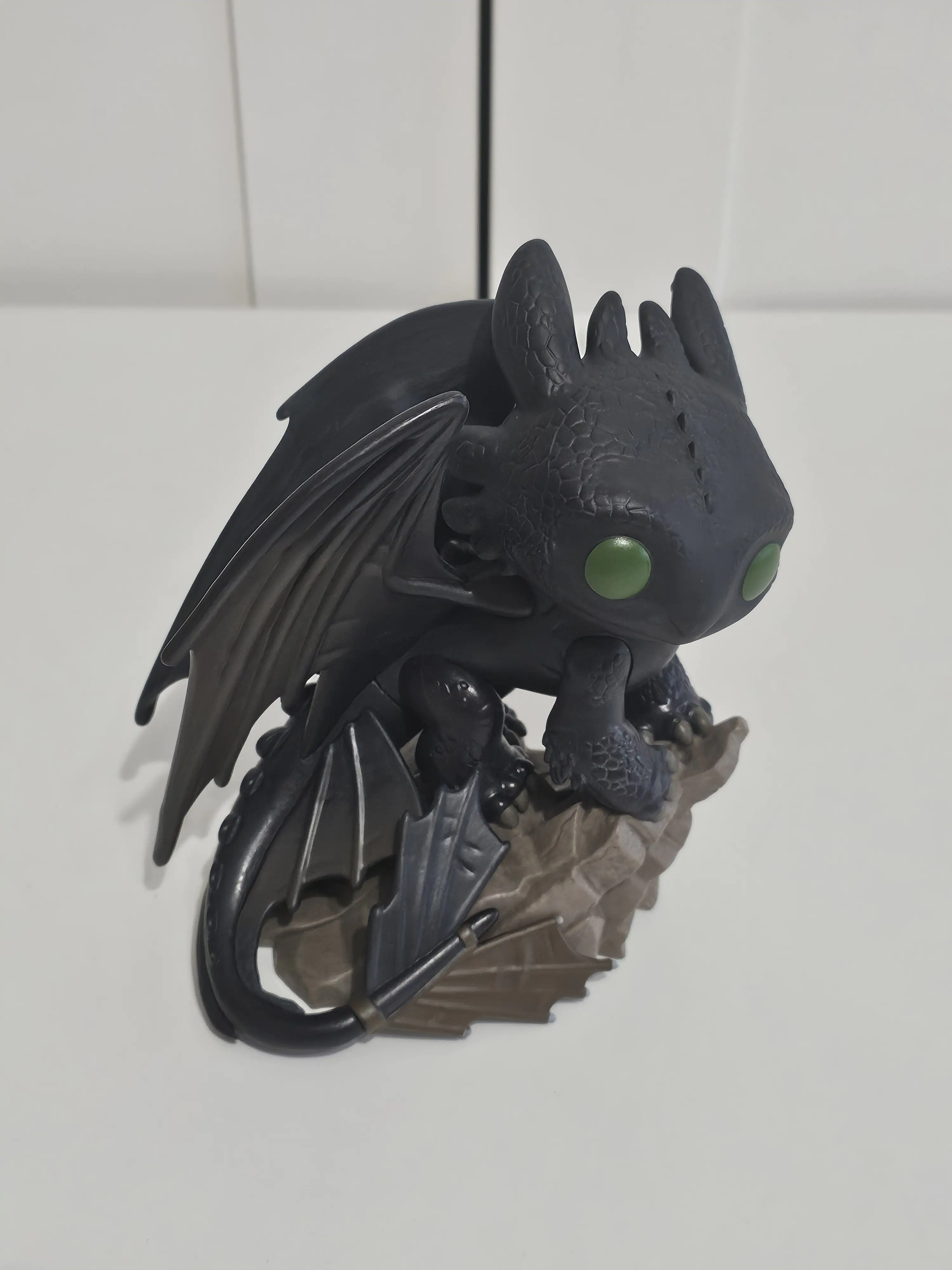 Jak wytresować smoka LAM Funko POP! Deluxe Vinyl Figure Toothless Szczerbatek 16 cm zdjęcie produktu