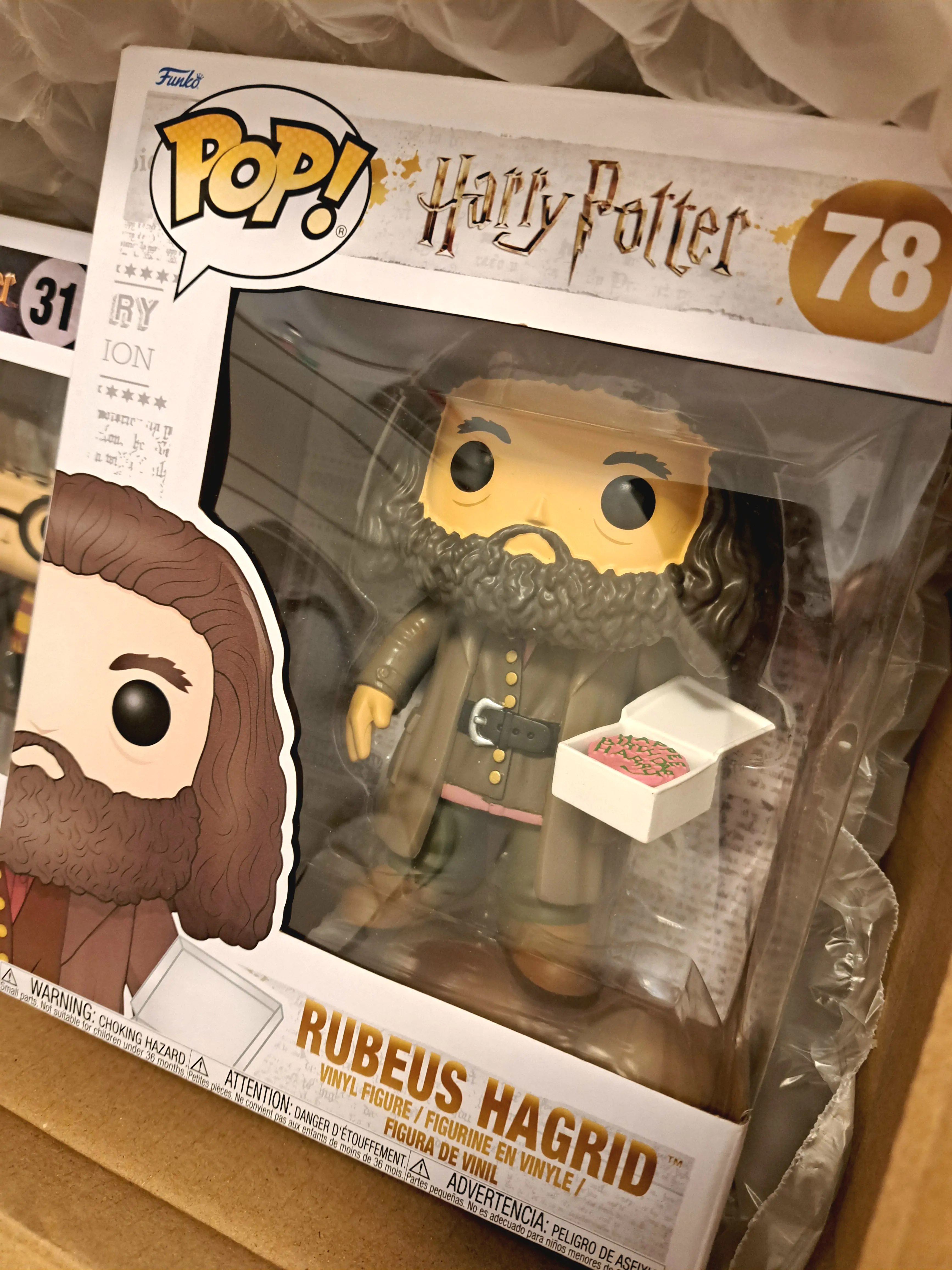 Harry Potter Super Sized POP! Movies Figurka Vinyl Hagrid z Tortem 14 cm zdjęcie produktu