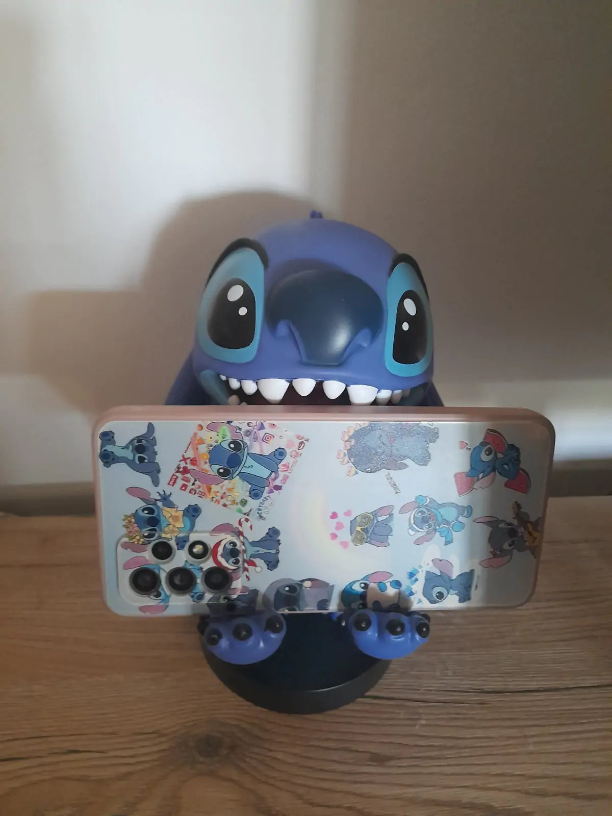 Lilo & Stitch Cable Guys Charging Stand Smiley Stitch 21 cm - Podstawka ładująca zdjęcie produktu
