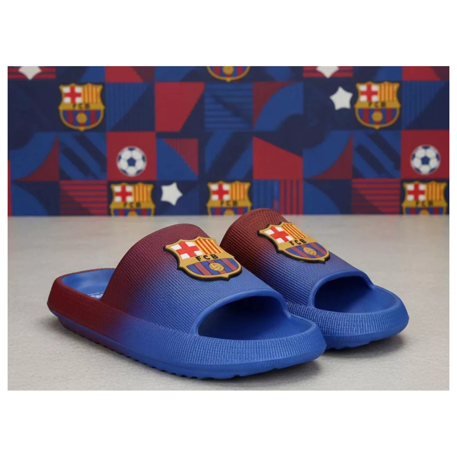FC Barcelona Logo kapcie dla dorosłych zdjęcie produktu