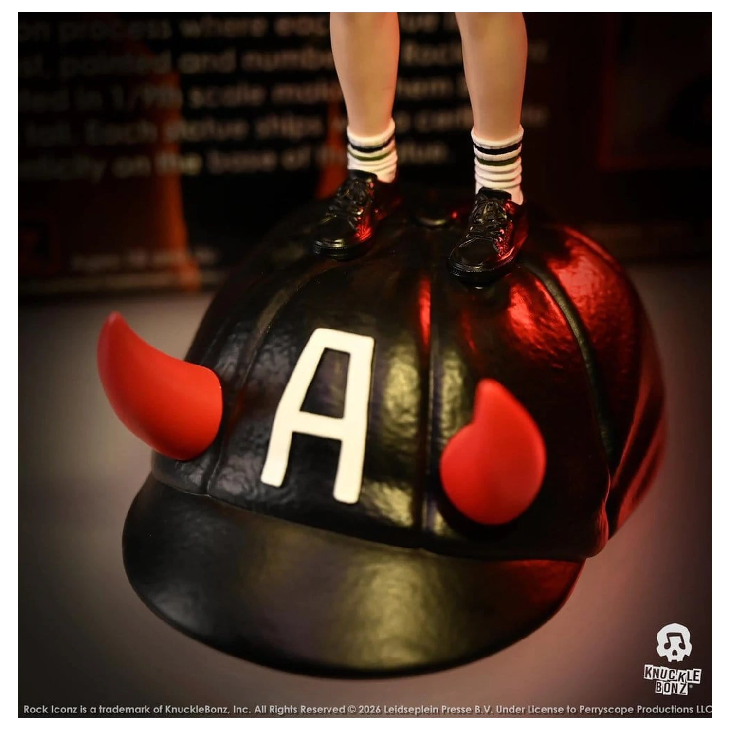 AC/DC Rock Iconz Figurka Angus Young IV 23 cm zdjęcie produktu