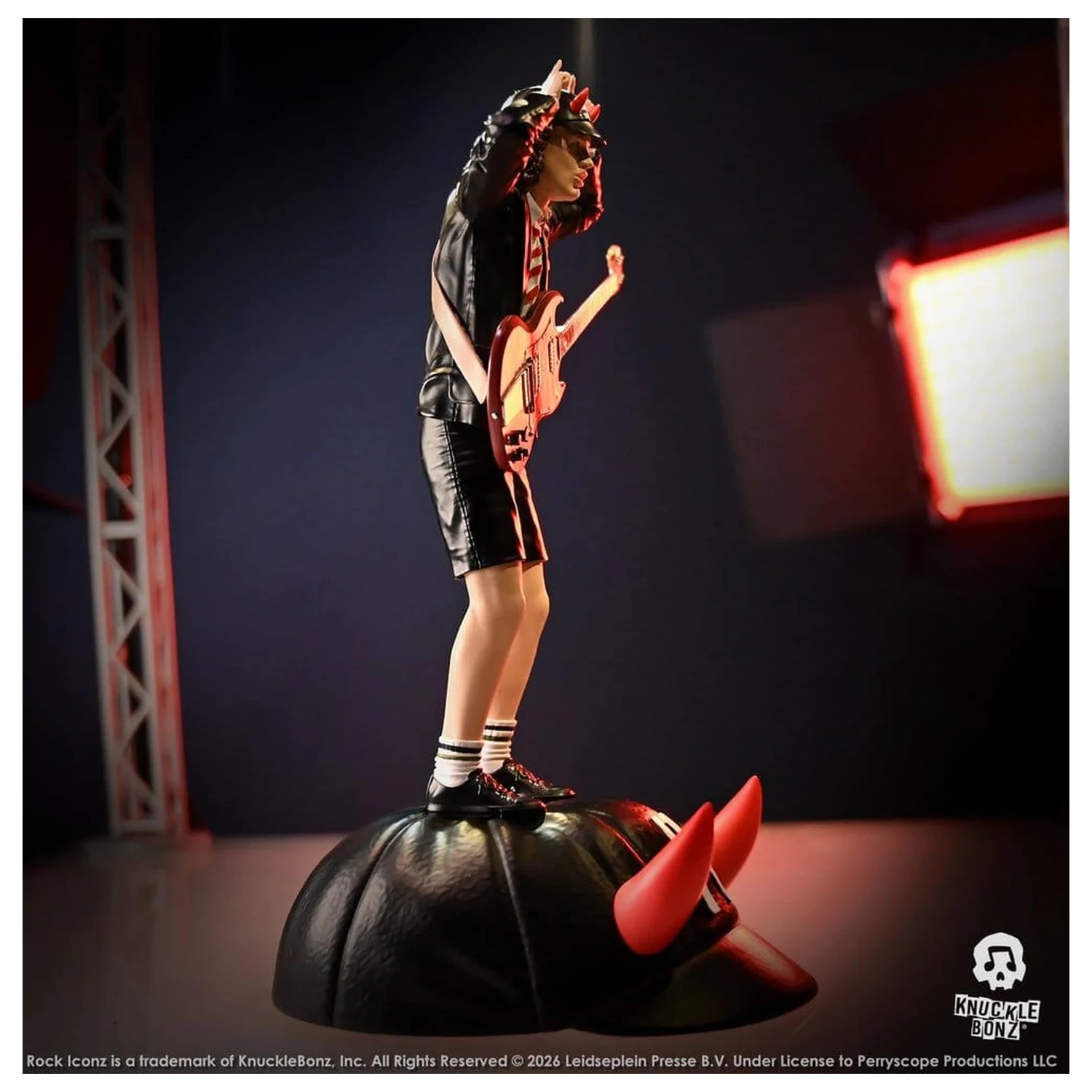 AC/DC Rock Iconz Figurka Angus Young IV 23 cm zdjęcie produktu