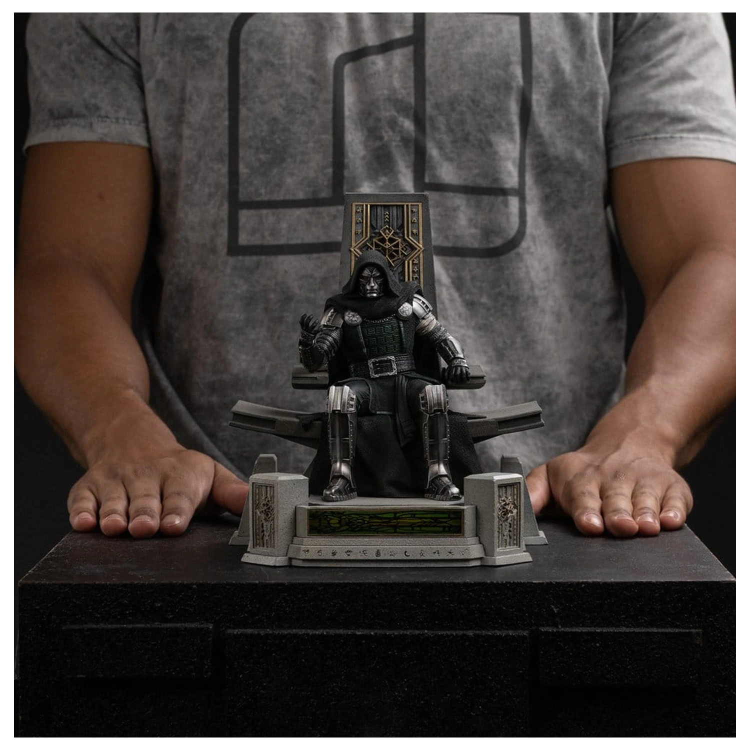 Avengers: Doomsday Art Scale Statue 1/10 Doctor Doom on Throne 22 cm zdjęcie produktu