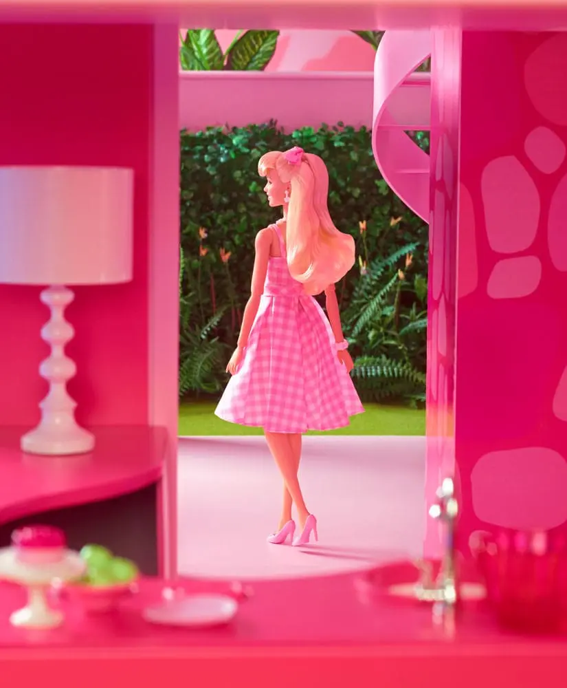 Lalka Barbie z filmu Barbie w różowej sukience w kratkę gingham [USZKODZONE OPAKOWANIE] zdjęcie produktu