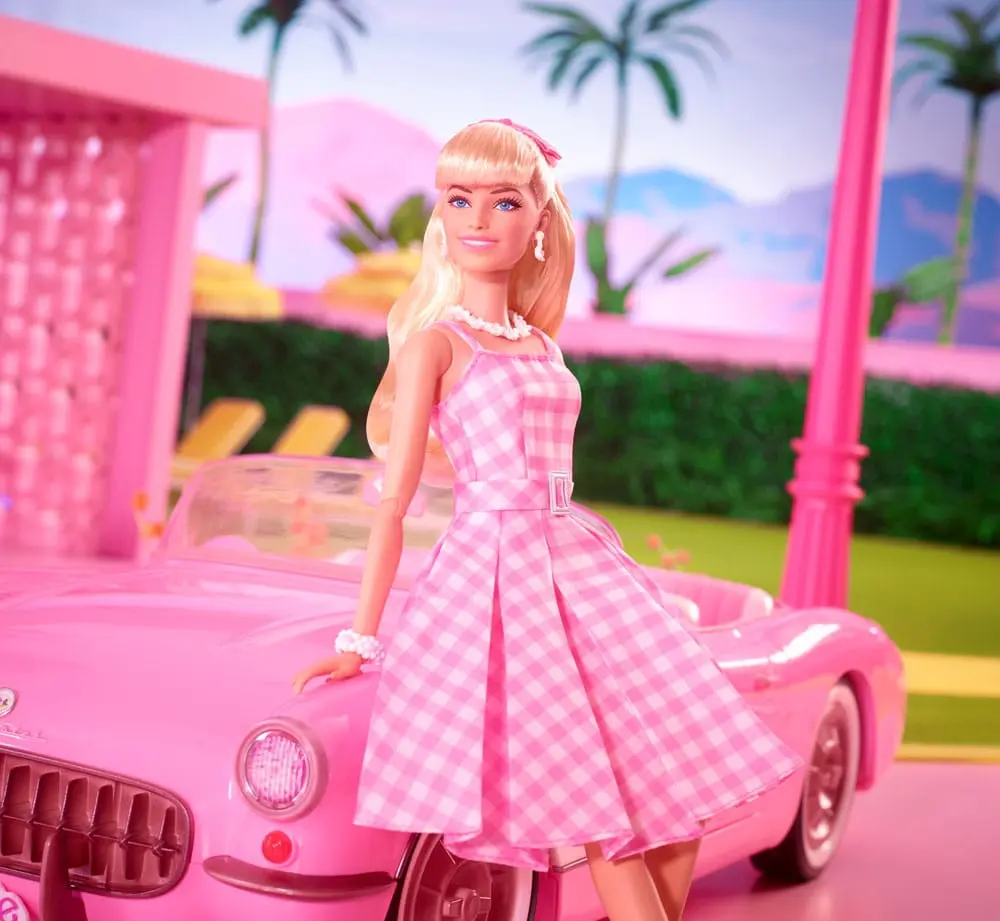 Lalka Barbie z filmu Barbie w różowej sukience w kratkę gingham [USZKODZONE OPAKOWANIE] zdjęcie produktu