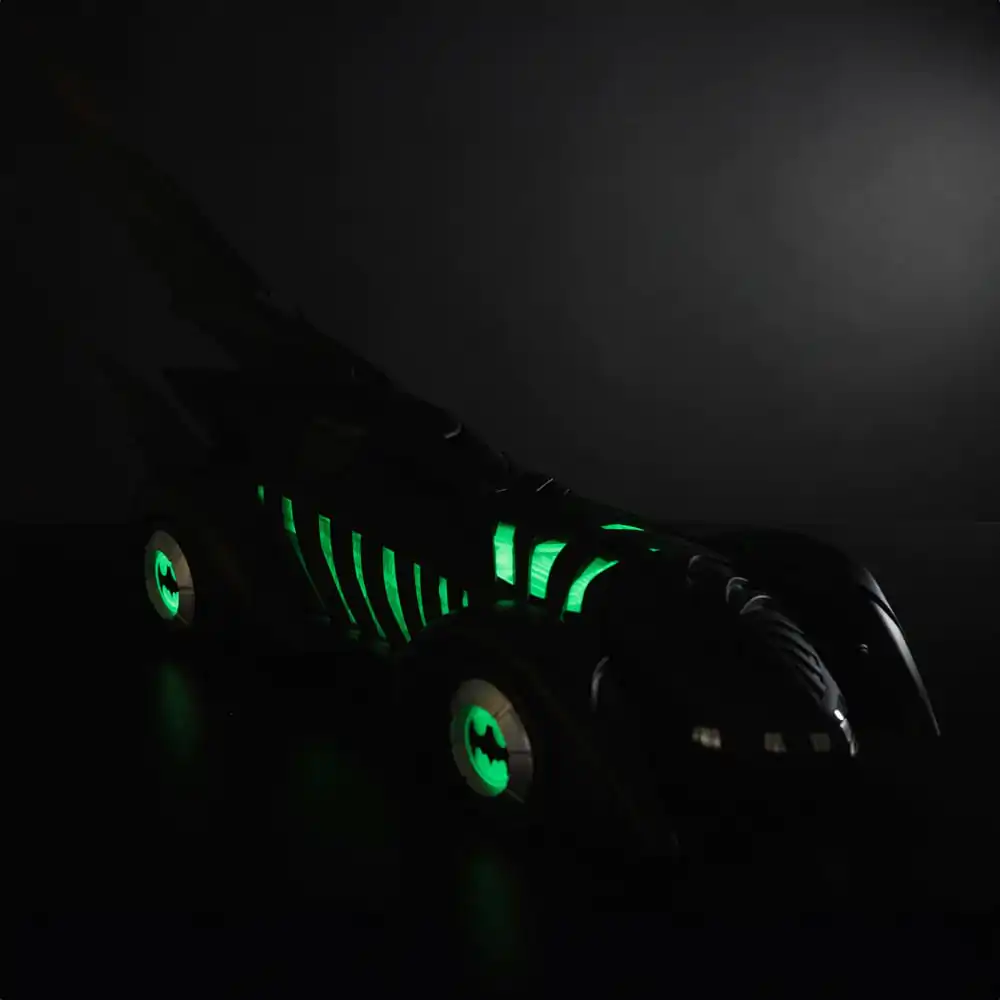 Batman Forever DC Multiverse Vehicle Batmobil Edycja Świecąca w Ciemności (Gold Label) 79 cm zdjęcie produktu