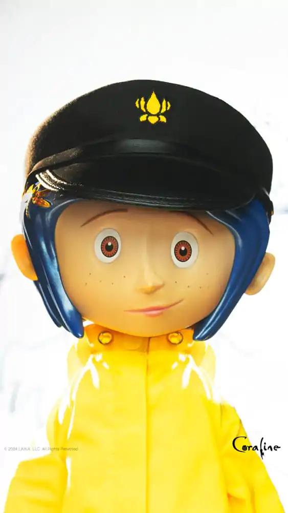 Coraline Supersize Winylowa Figurka Akcji Coraline z Kapeluszem (Button Eyes) 40 cm zdjęcie produktu