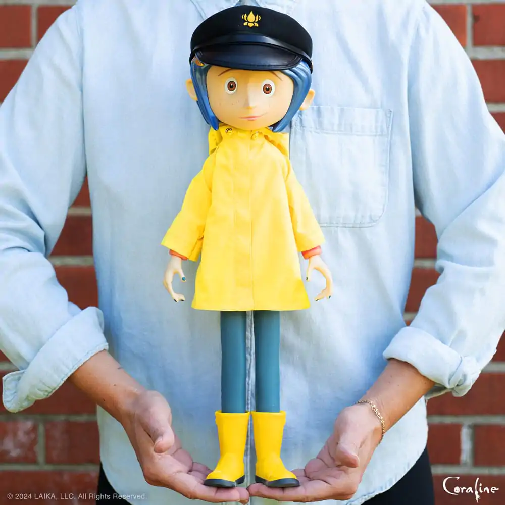 Coraline Supersize Winylowa Figurka Akcji Coraline z Kapeluszem (Button Eyes) 40 cm zdjęcie produktu