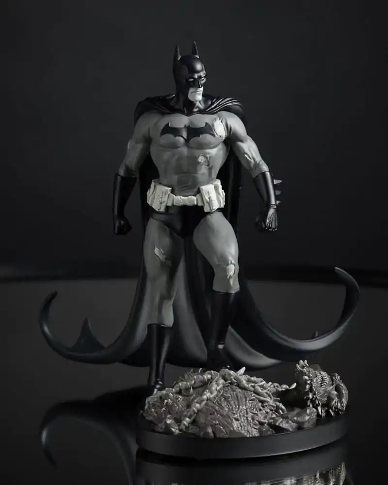 DC Direct Statua 1/10 Batman autorstwa Bjorn Barends (Black White) 18 cm zdjęcie produktu