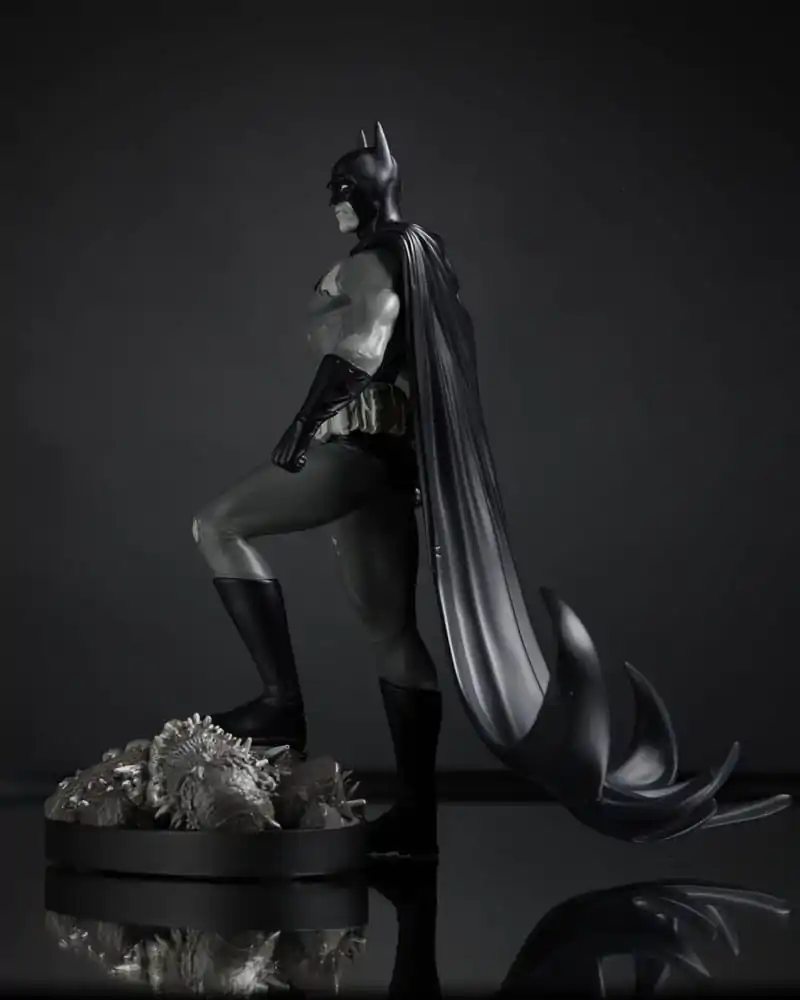 DC Direct Statua 1/10 Batman autorstwa Bjorn Barends (Black White) 18 cm zdjęcie produktu