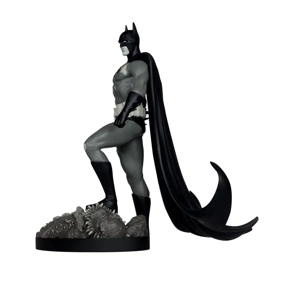 DC Direct Statua 1/10 Batman autorstwa Bjorn Barends (Black White) 18 cm zdjęcie produktu