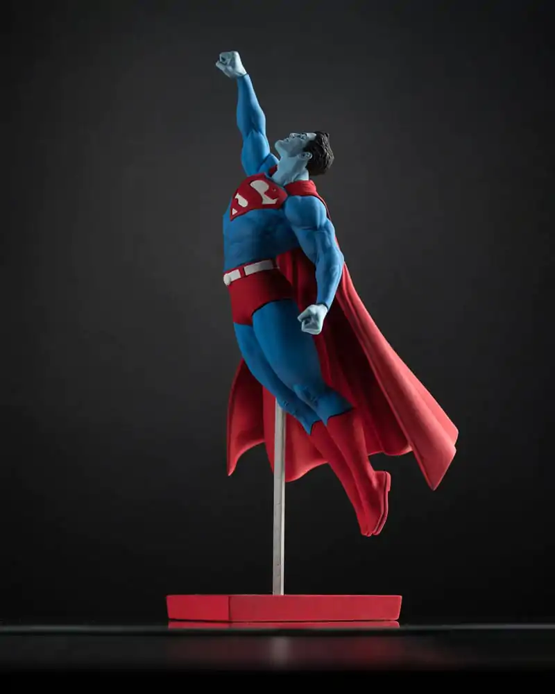 DC Direct Statue 1/10 Superman Red and Blue: Superman autorstwa Gary'ego Franka Edycja Limitowana 26 cm zdjęcie produktu