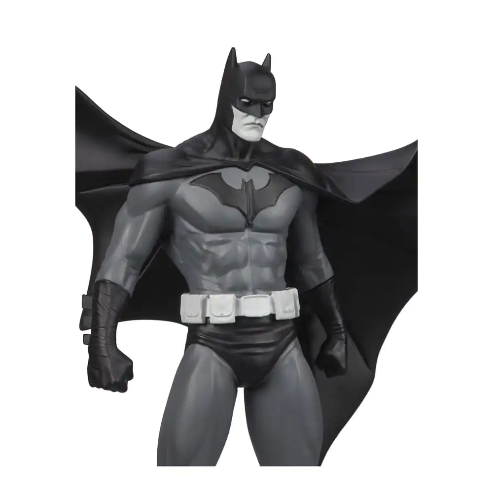 DC Direct Resin Statue Batman Black & White Batman (by Jorge Jimenez) 27 cmDC Direct Resin Statua Batman Black & White Batman (autor: Jorge Jimenez) 27 cm zdjęcie produktu