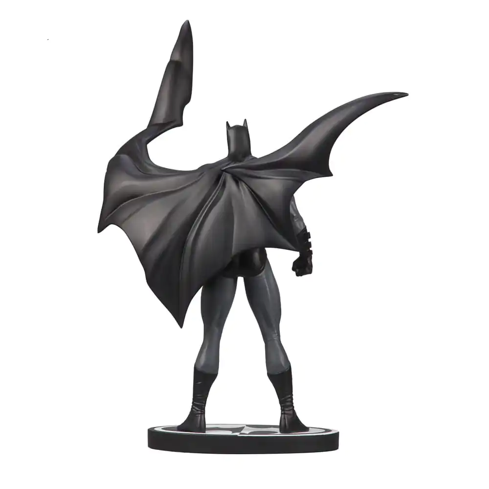DC Direct Resin Statue Batman Black & White Batman (by Jorge Jimenez) 27 cmDC Direct Resin Statua Batman Black & White Batman (autor: Jorge Jimenez) 27 cm zdjęcie produktu