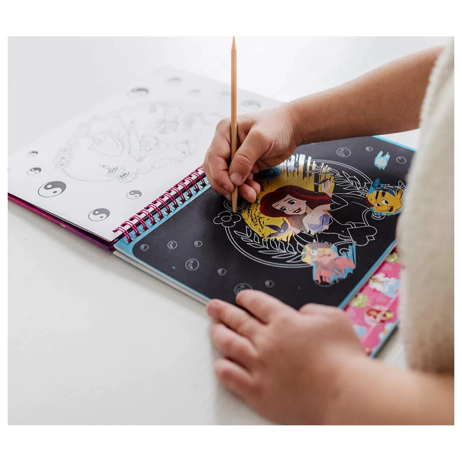 Disney Princess Zestaw do zdrapywania i zestaw kreatywny Beauty Scratch Art Kit and Activity Set zdjęcie produktu