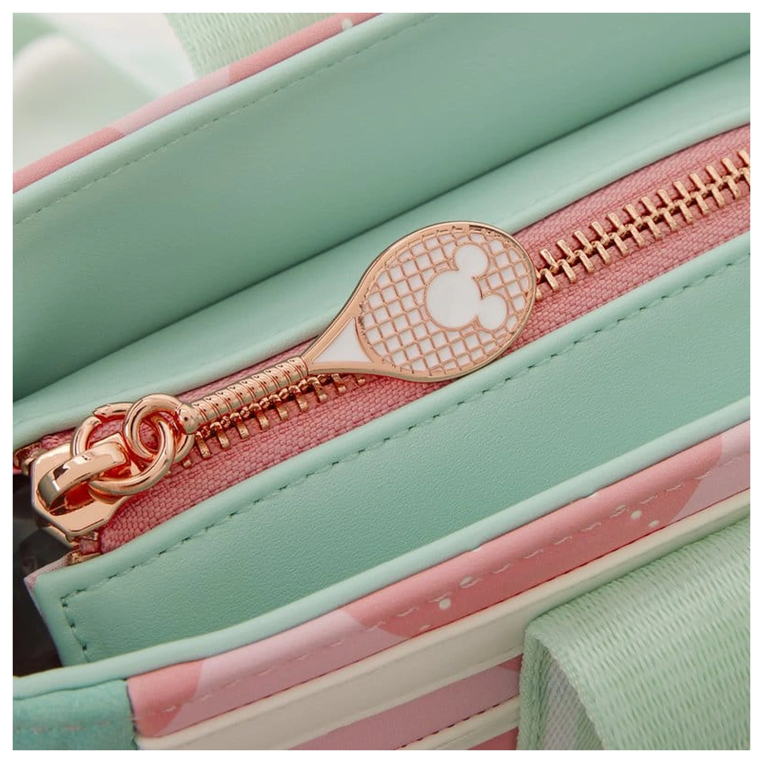 Disney by Loungefly Crossbody Bag z Coin Purse Mickey&Friends Tennis zdjęcie produktu