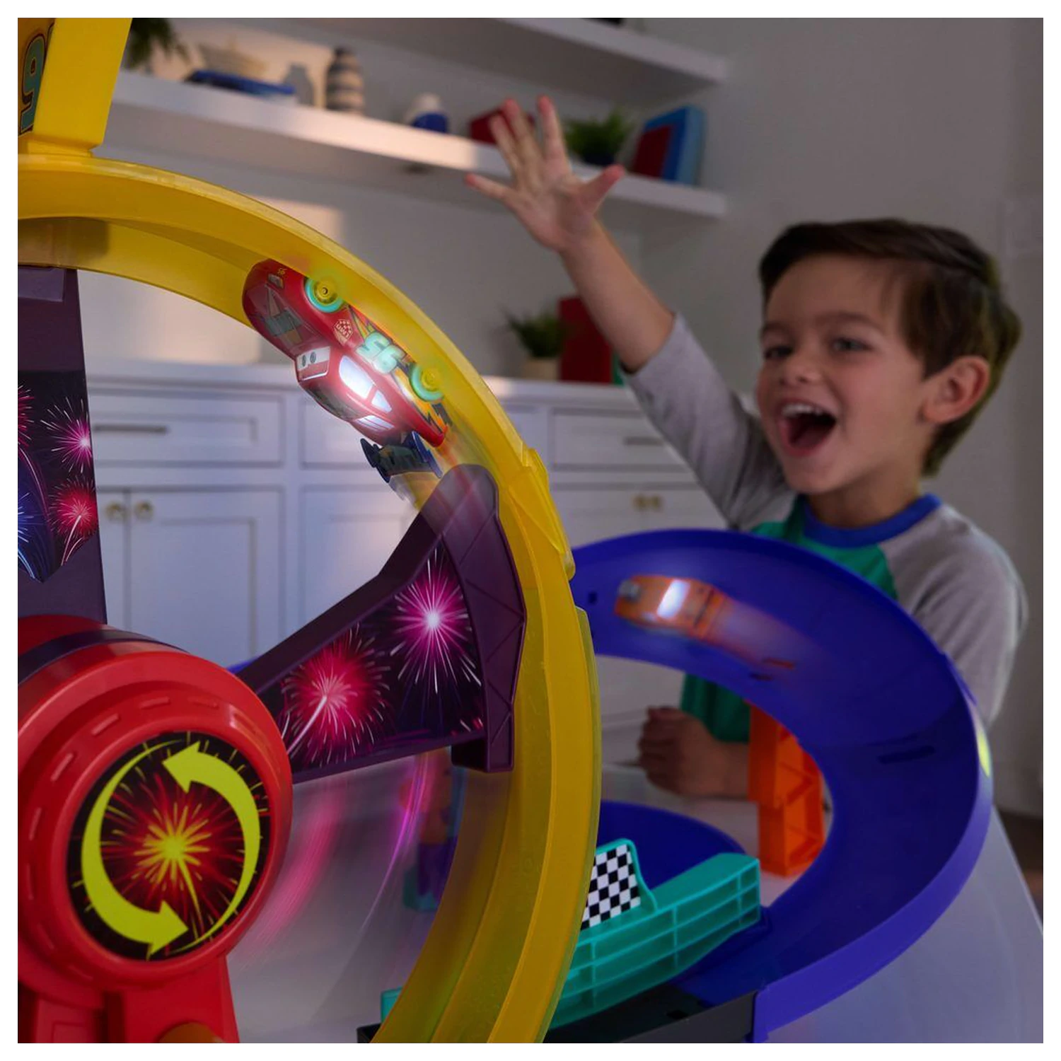 Disney Pixar Cars Lightning McQueen zestaw torów wyścigowych zdjęcie produktu