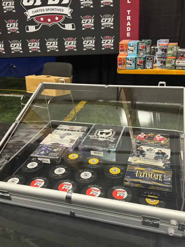 Walizka na karty kolekcjonerskie Evoretro Trading Card Display Suitcase zdjęcie produktu