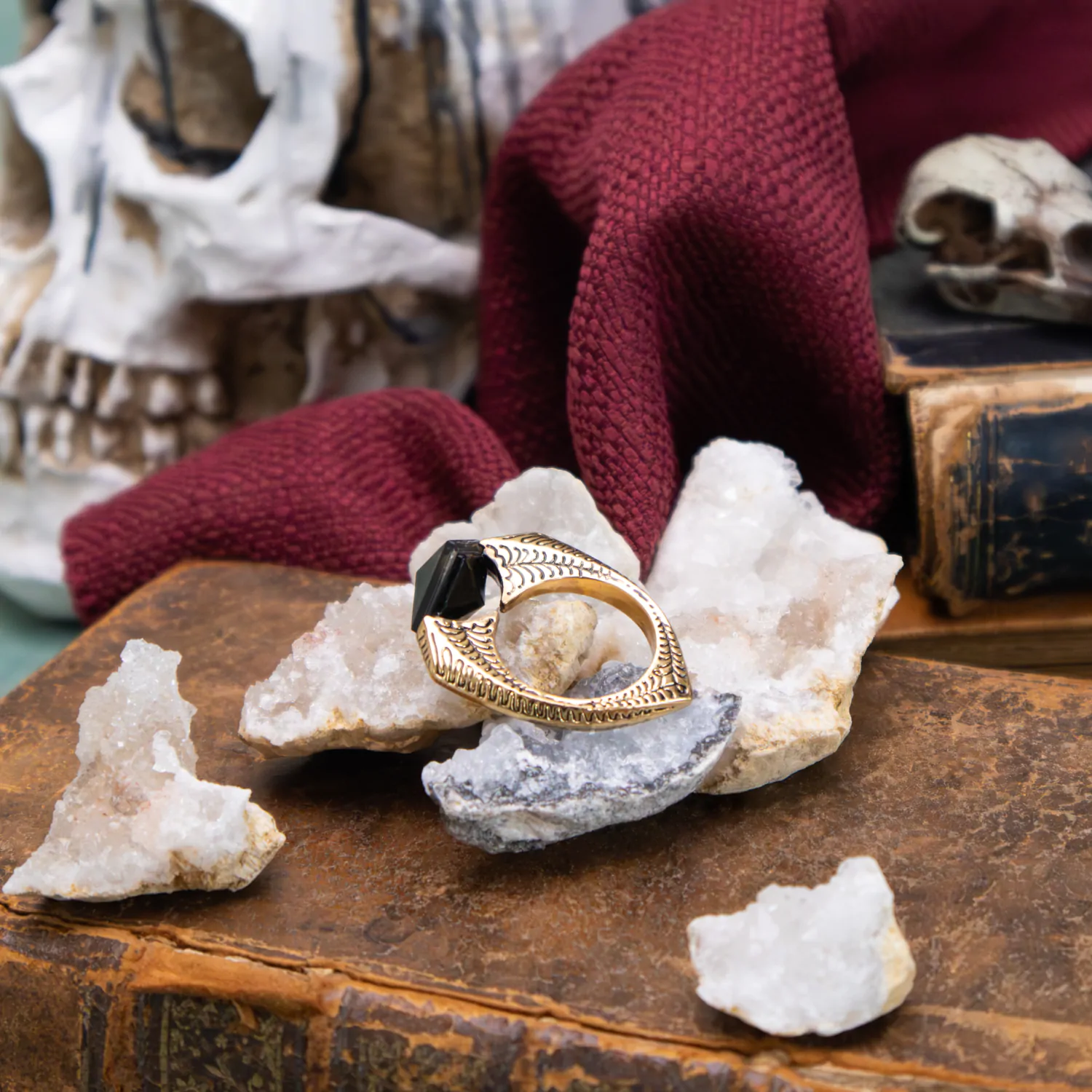 Replika 1/1 Pierścienia Lorda Voldemorta Horcrux z Harry'ego Pottera (pozłacany) zdjęcie produktu