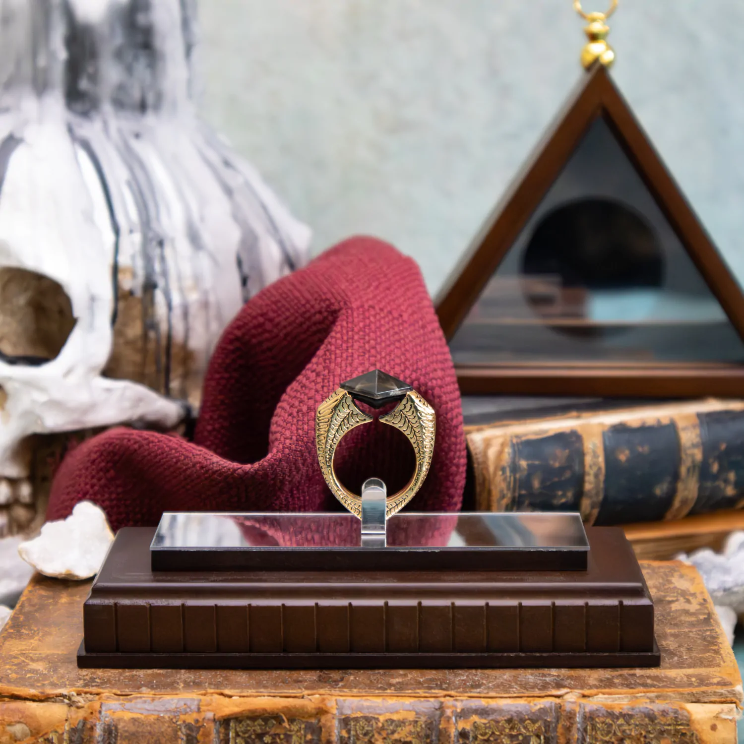 Replika 1/1 Pierścienia Lorda Voldemorta Horcrux z Harry'ego Pottera (pozłacany) zdjęcie produktu