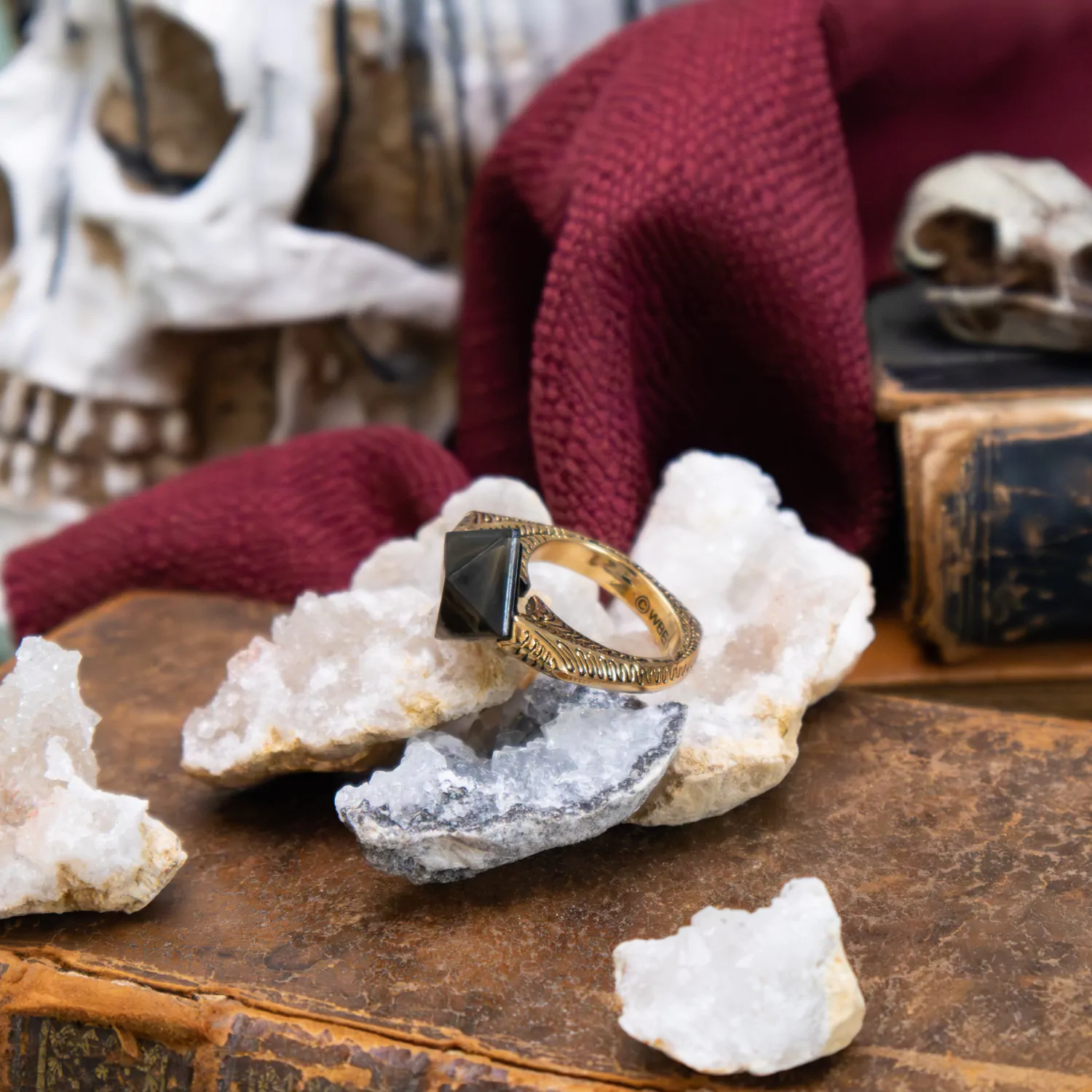 Replika 1/1 Pierścienia Lorda Voldemorta Horcrux z Harry'ego Pottera (pozłacany) zdjęcie produktu