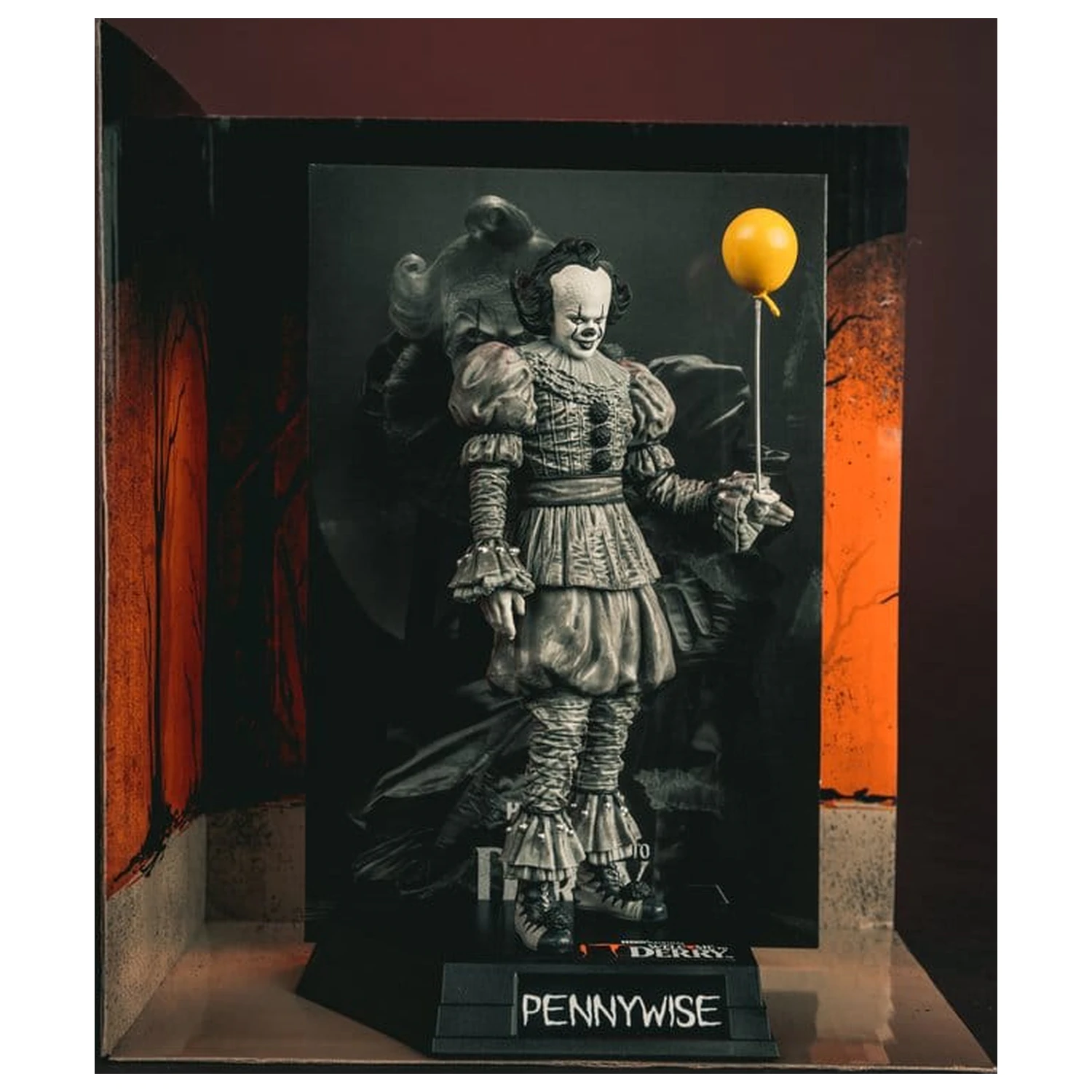 It Welcome to Derry Movie Maniacs Figurka Pennywise (Black & White) 16 cm zdjęcie produktu