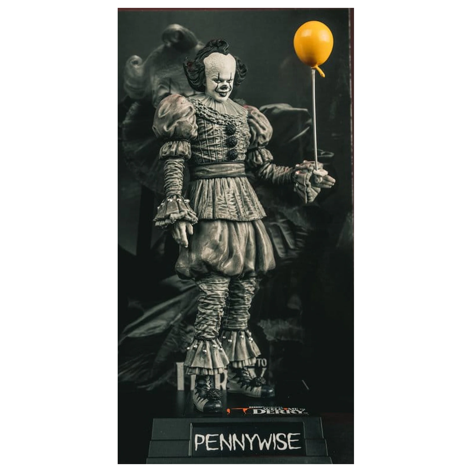 It Welcome to Derry Movie Maniacs Figurka Pennywise (Black & White) 16 cm zdjęcie produktu