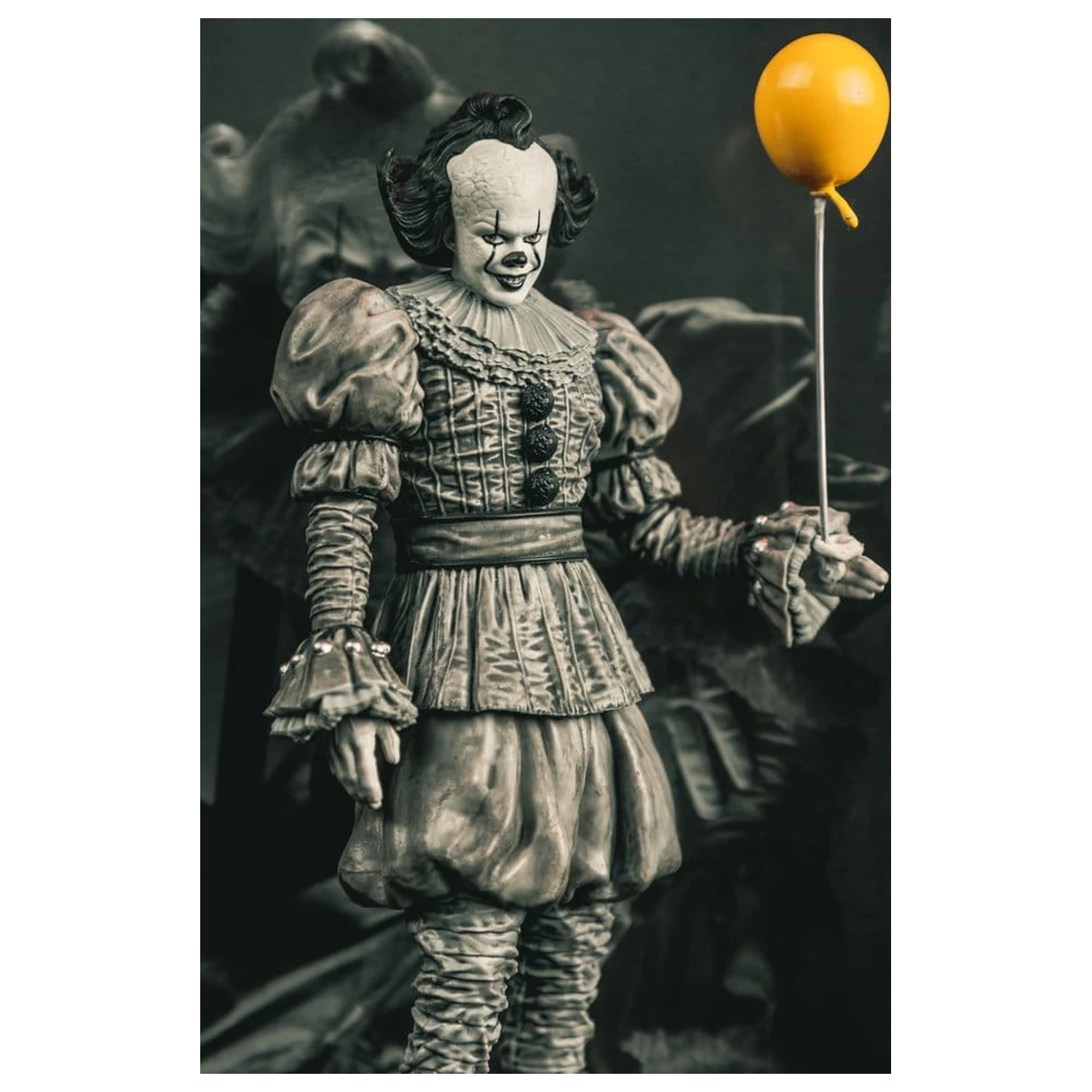 It Welcome to Derry Movie Maniacs Figurka Pennywise (Black & White) 16 cm zdjęcie produktu