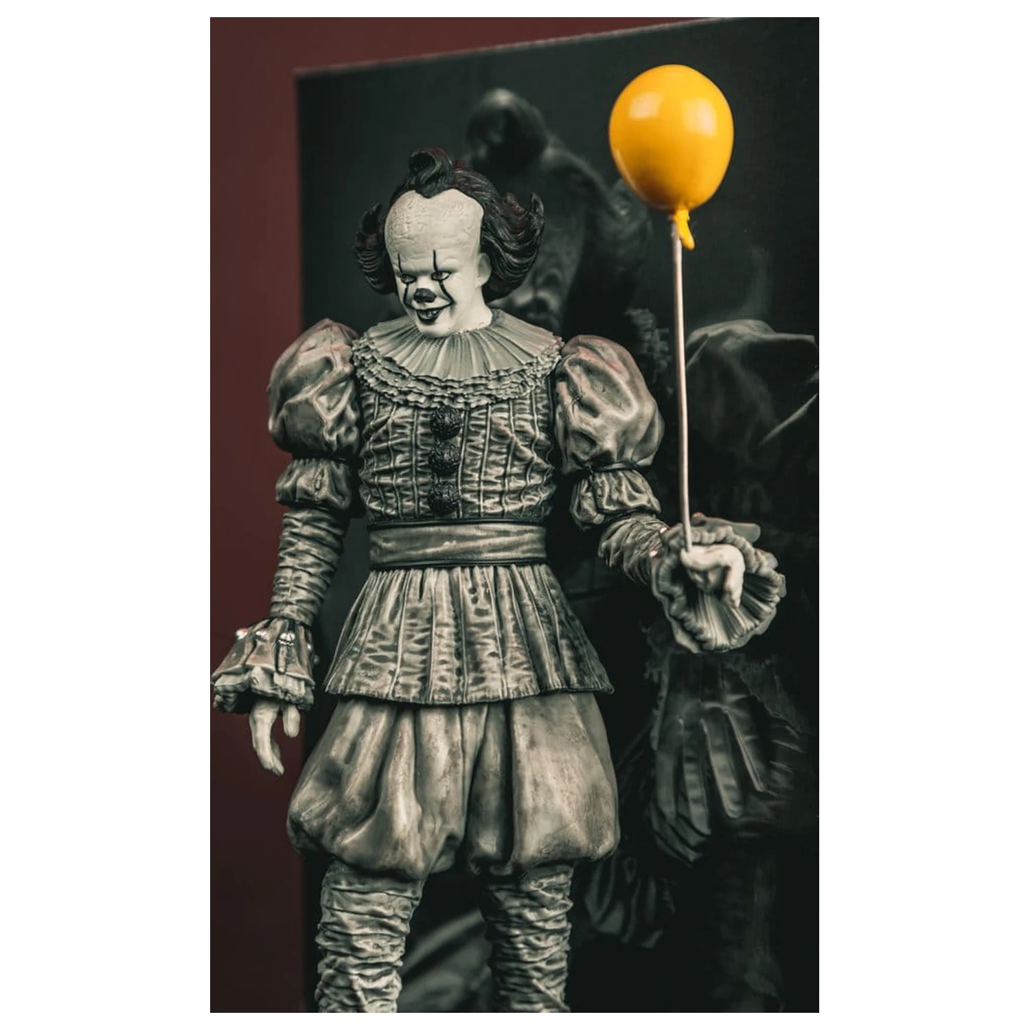 It Welcome to Derry Movie Maniacs Figurka Pennywise (Black & White) 16 cm zdjęcie produktu