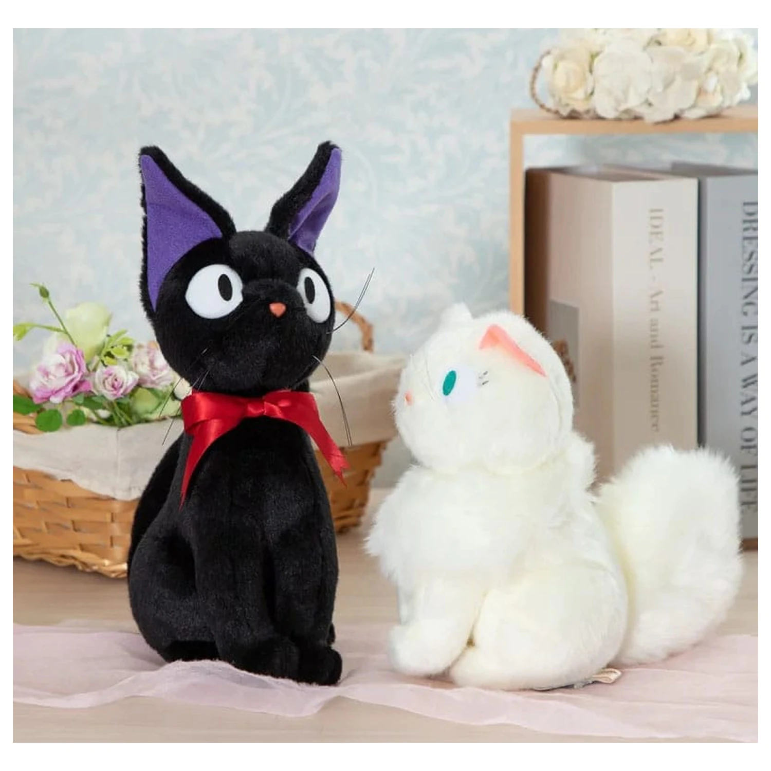 Kiki's Delivery Service Pluszowa Figurka Jiji Siedząca M 32 cm zdjęcie produktu