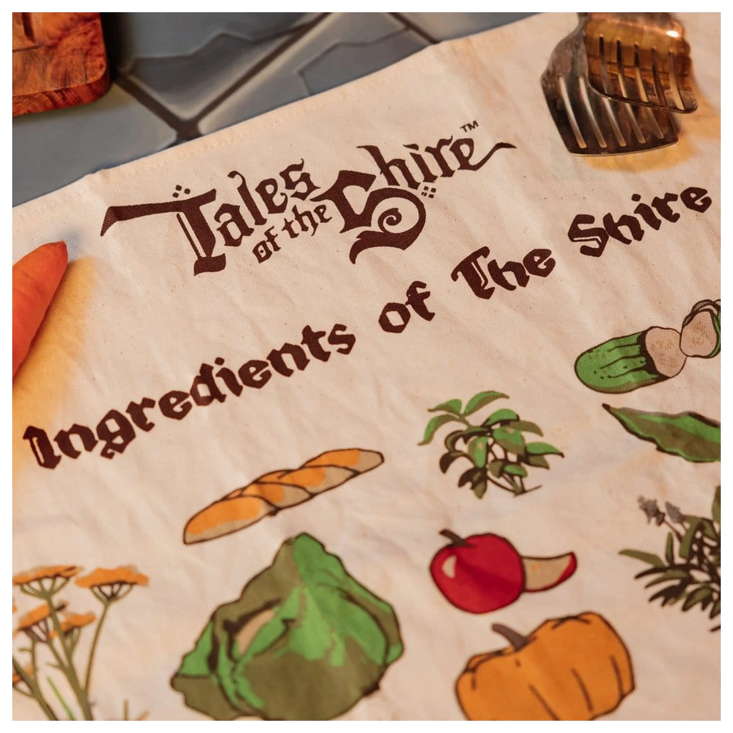 Lord of the Rings Ściereczka kuchenna Ingredients of The Shire (Tales of the Shire (2025)) 69 cm zdjęcie produktu