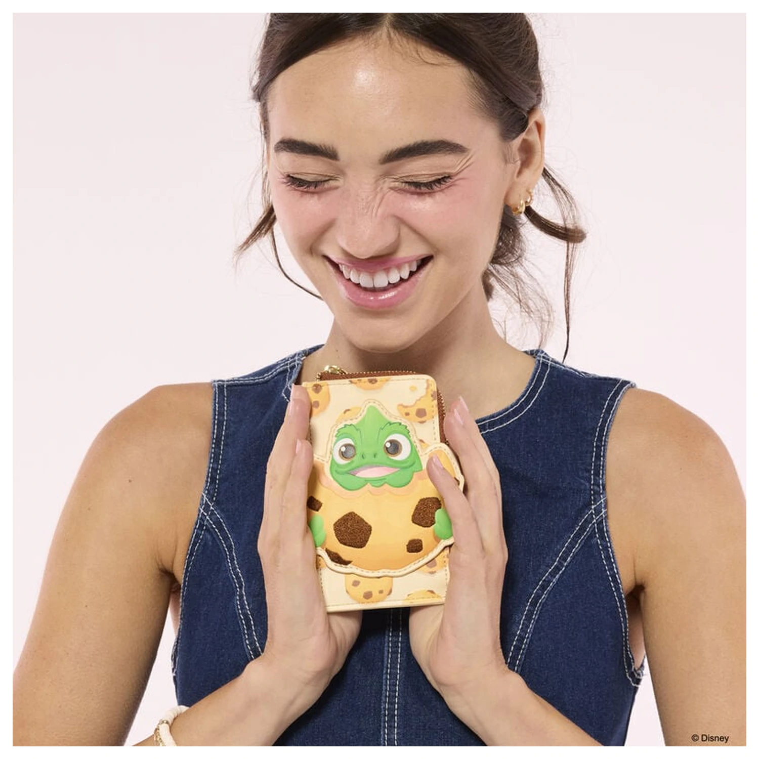 Loungefly Disney Tangled Roszpunka Pascal etui na karty zdjęcie produktu