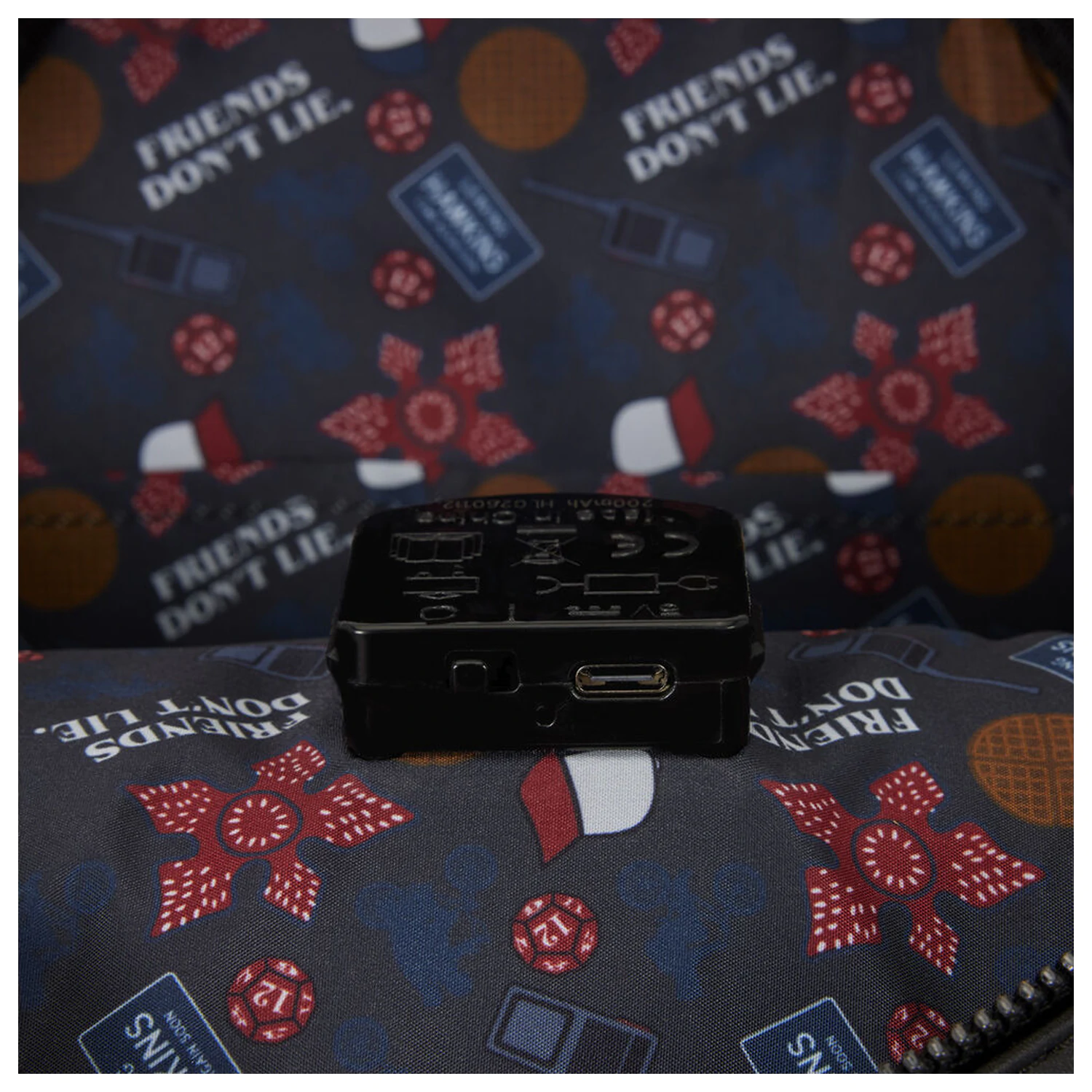 Loungefly Stranger Things plecak 10th Anniversary 26cm zdjęcie produktu