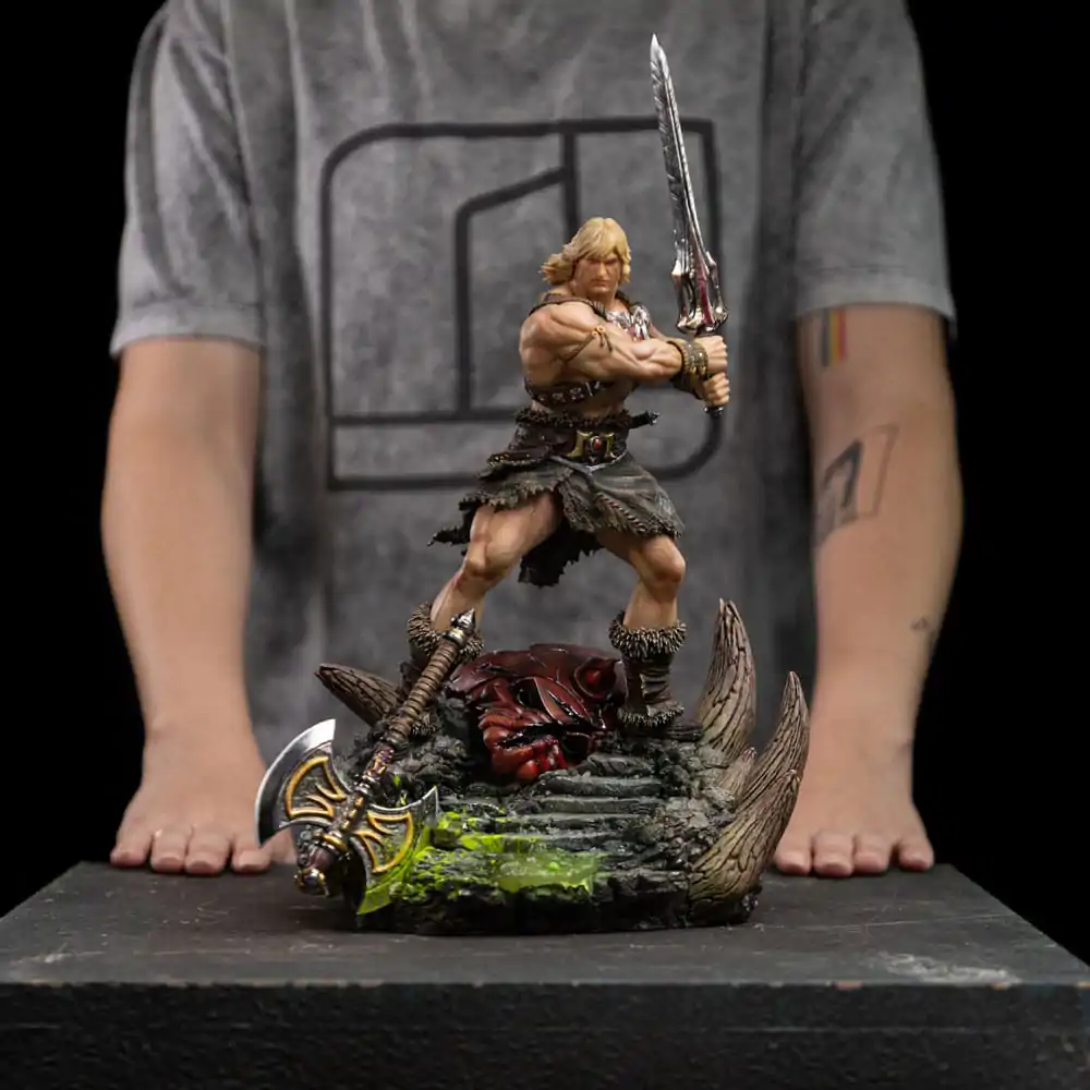 Masters of the Universe Deluxe Art Scale Statue 1/10 He-Man Unleashed Statua 34 cm zdjęcie produktu