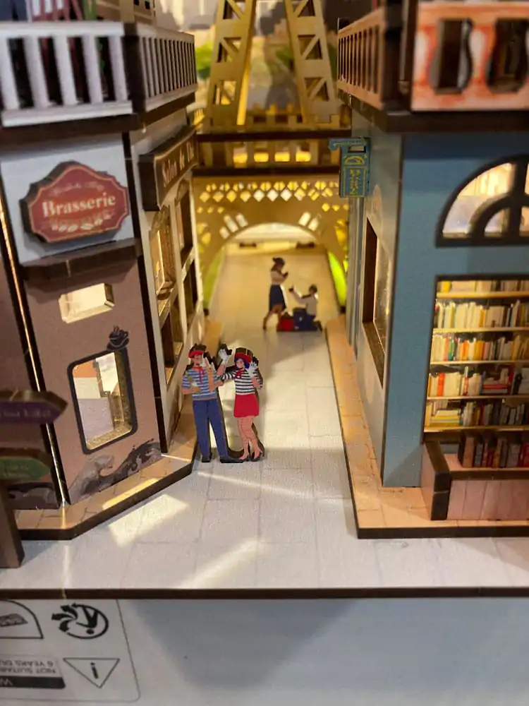Paris Tiny Adventures Book Nook Mini Diorama 23 cm zdjęcie produktu