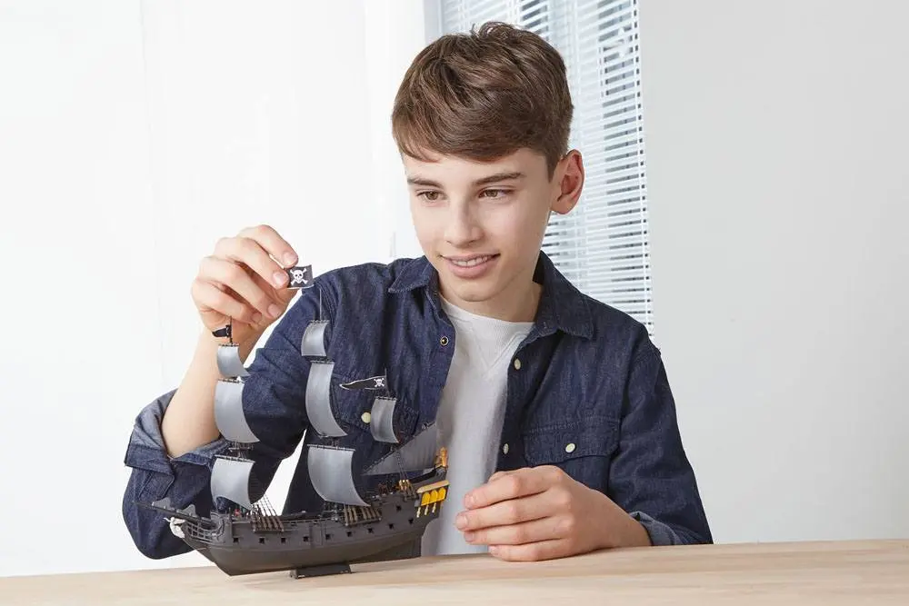 Pirates of the Caribbean Dead Men Tell No Tales Easy-Click Model Kit 1/150 Czarna Perła 26 cm zdjęcie produktu