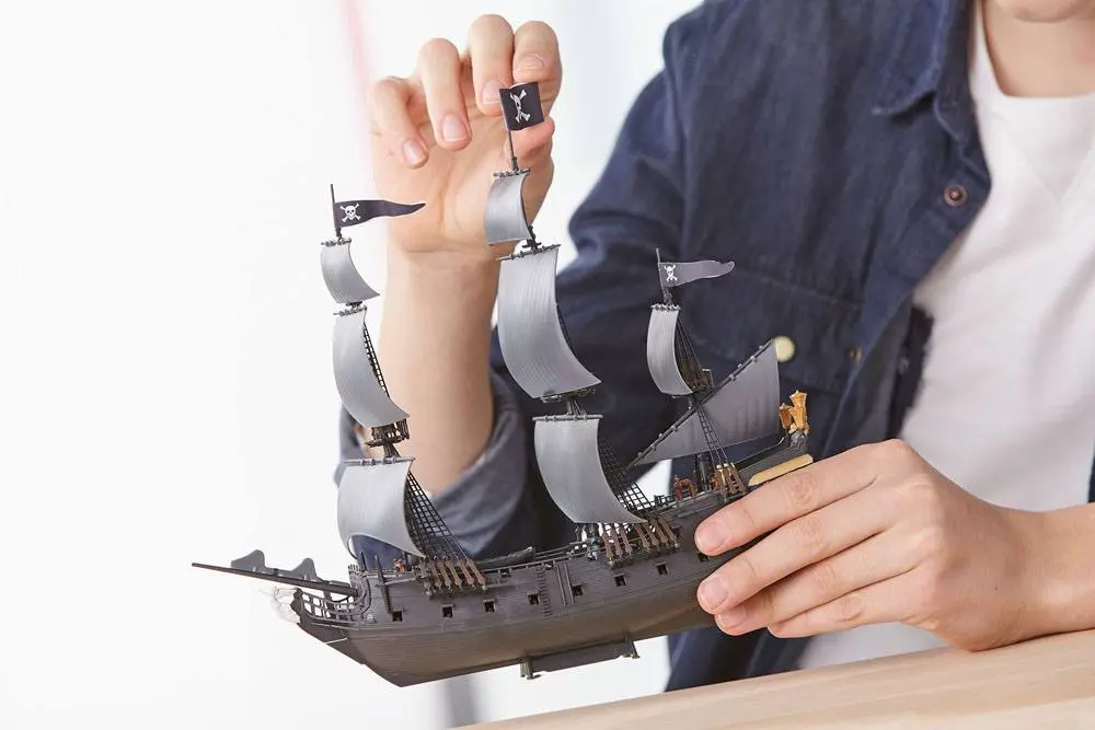 Pirates of the Caribbean Dead Men Tell No Tales Easy-Click Model Kit 1/150 Czarna Perła 26 cm zdjęcie produktu