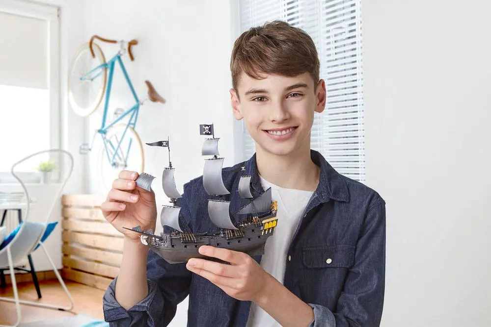 Pirates of the Caribbean Dead Men Tell No Tales Easy-Click Model Kit 1/150 Czarna Perła 26 cm zdjęcie produktu