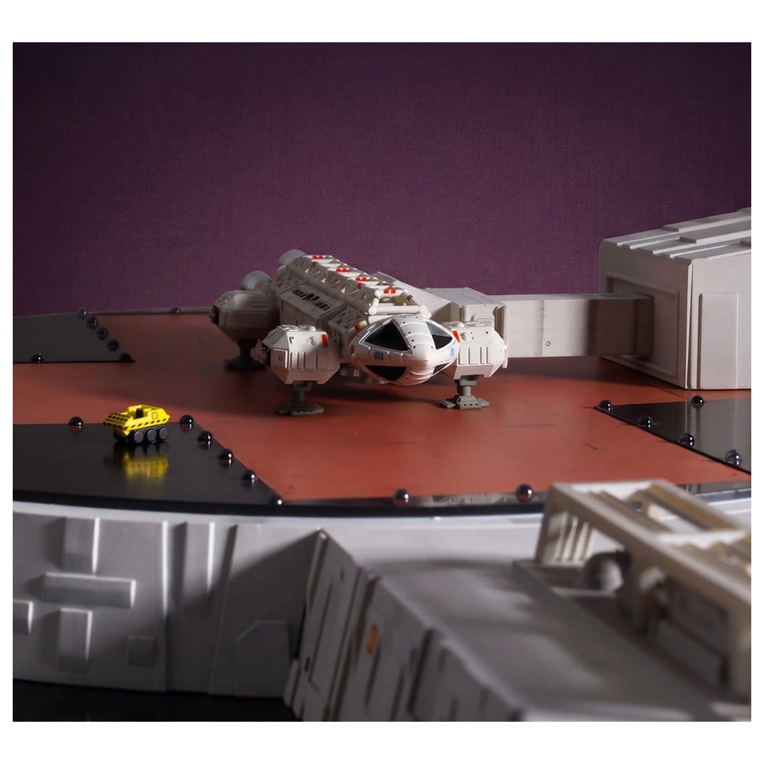 Space 1999 Playset Lądowisko (z Orłem Transportowym) 46 cm zdjęcie produktu
