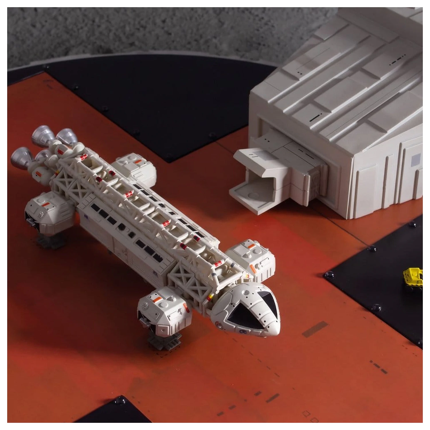 Space 1999 Playset Lądowisko (z Orłem Transportowym) 46 cm zdjęcie produktu