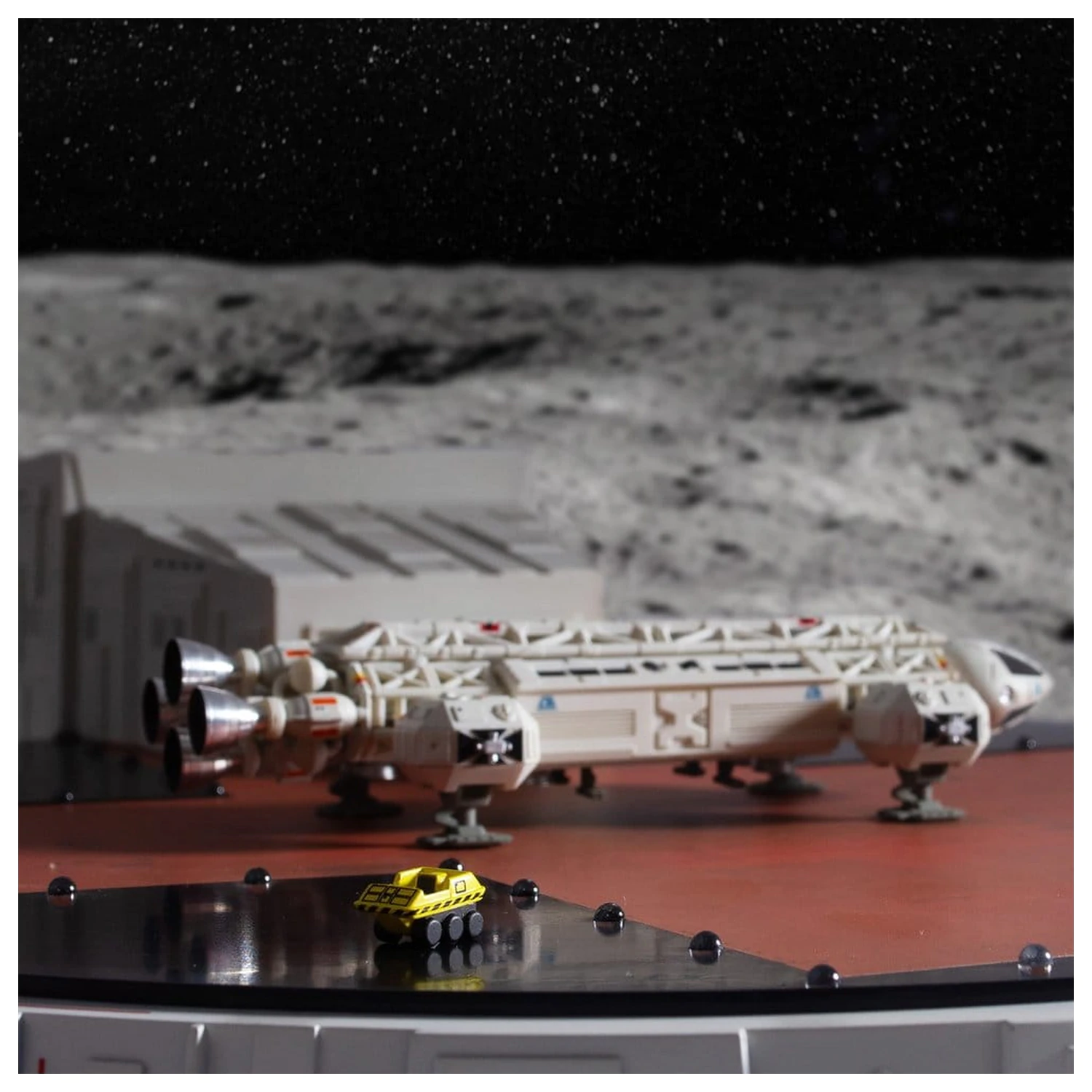 Space 1999 Playset Lądowisko (z Orłem Transportowym) 46 cm zdjęcie produktu