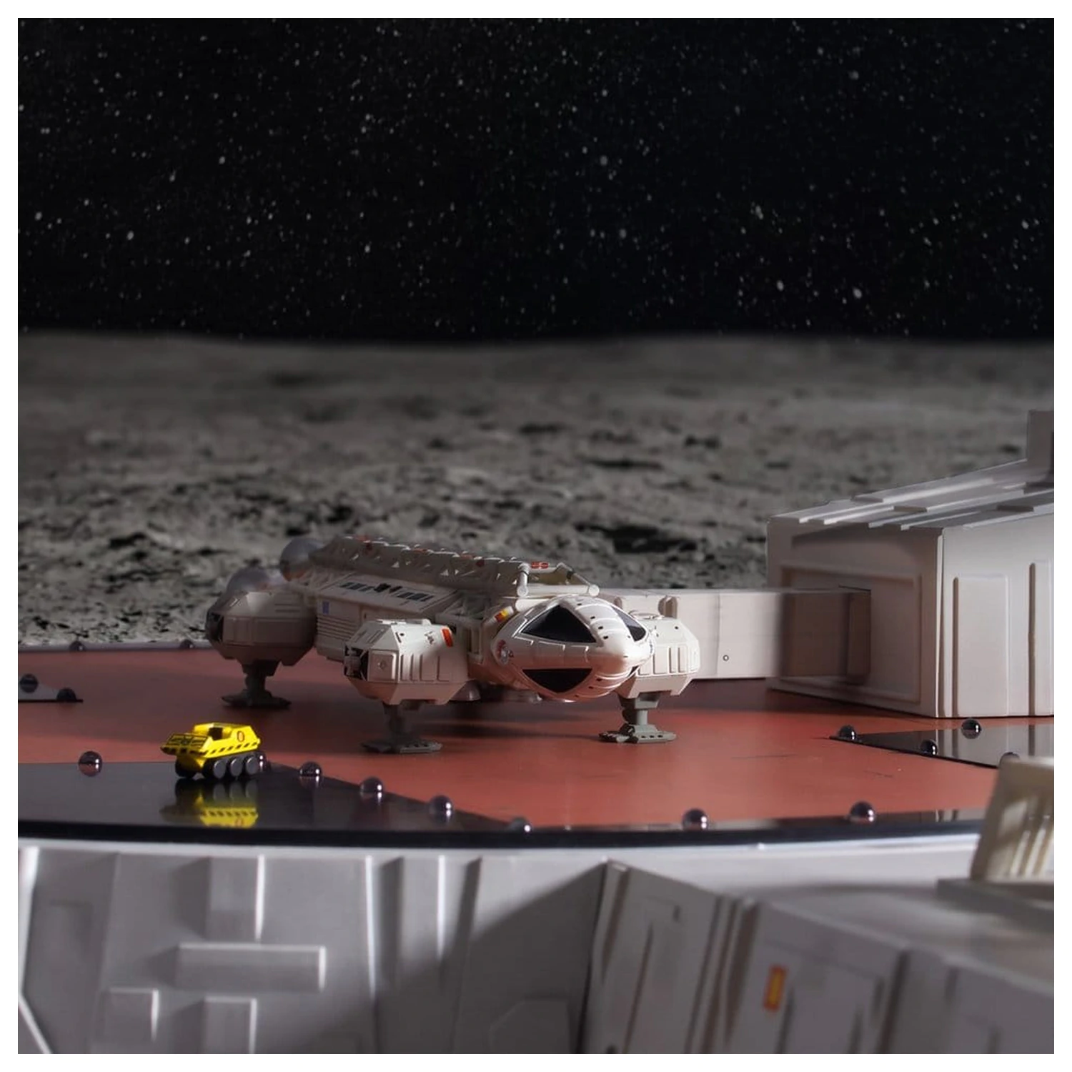Space 1999 Playset Lądowisko (z Orłem Transportowym) 46 cm zdjęcie produktu