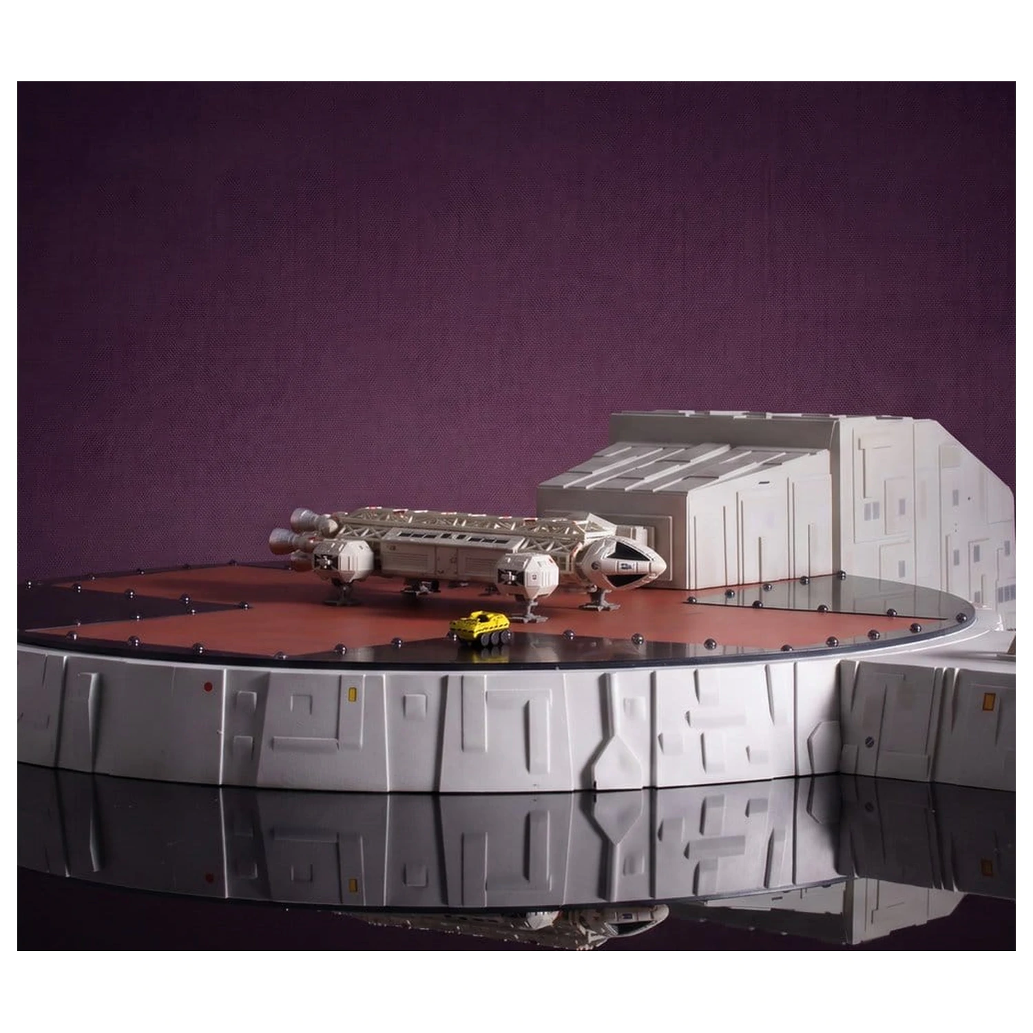 Space 1999 Playset Lądowisko (z Orłem Transportowym) 46 cm zdjęcie produktu