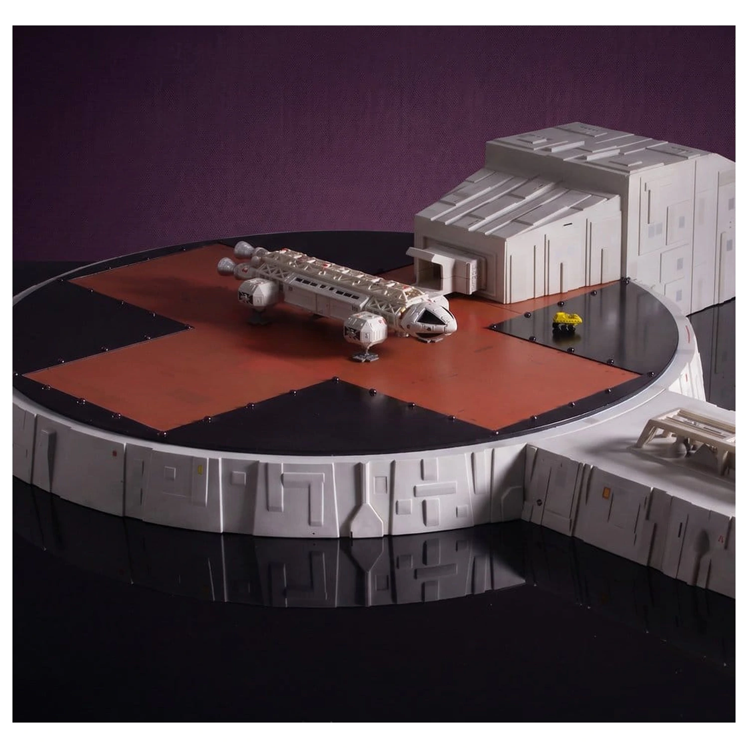 Space 1999 Playset Lądowisko (z Orłem Transportowym) 46 cm zdjęcie produktu