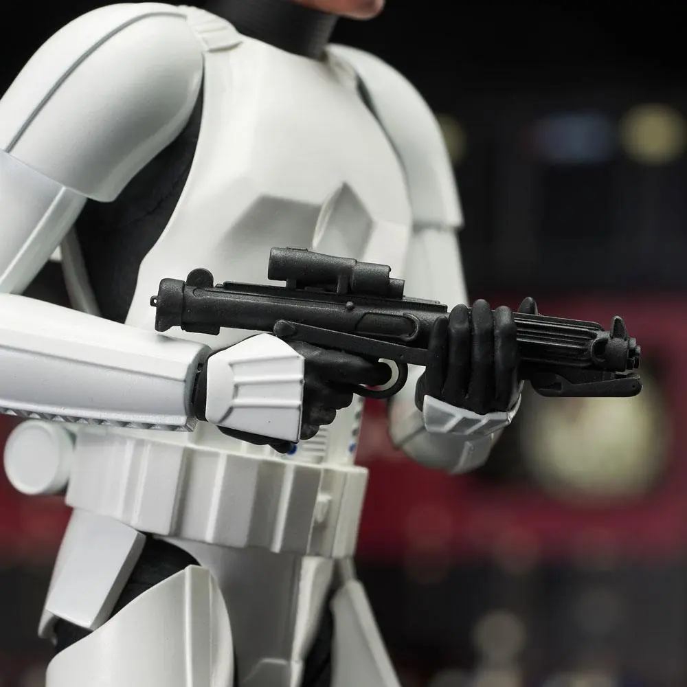 Star Wars Episode IV Milestones Statua 1/6 Han Solo (Stormtrooper Disguise) 40th Anniversary Exclusive 30 cm zdjęcie produktu