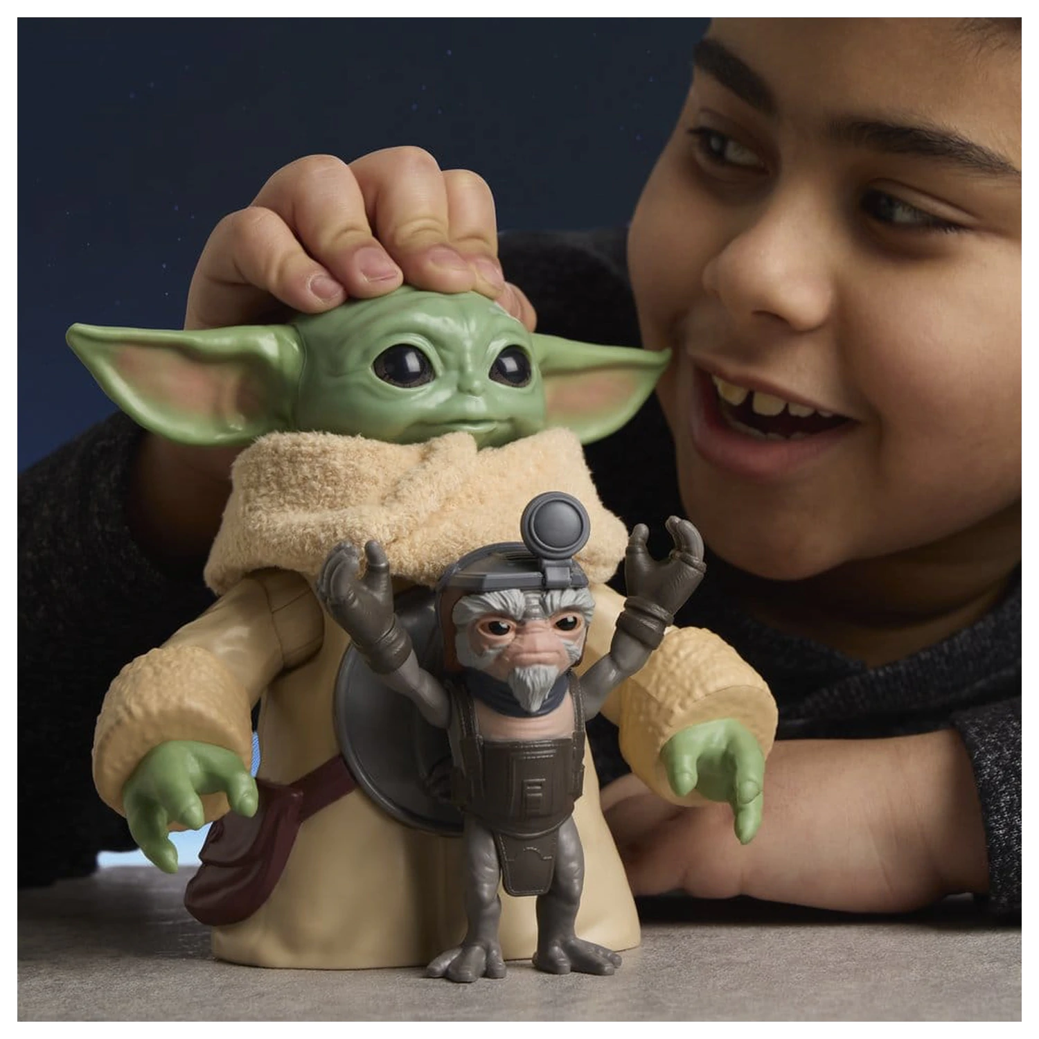 Star Wars: The Mandalorian & Grogu Elektroniczna Figurka Akcji Huggin' Grogu & Anzellan 17 cm zdjęcie produktu